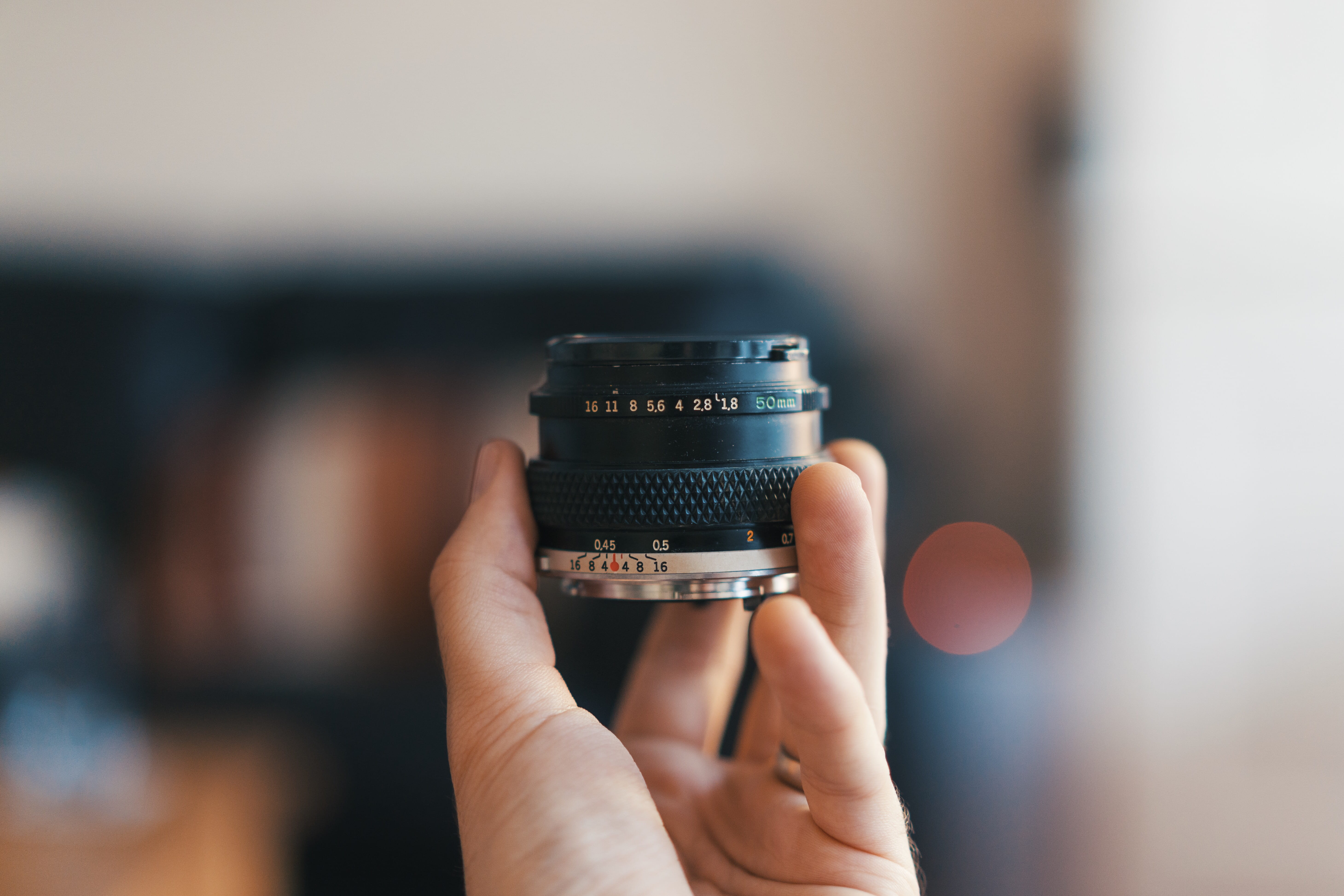 hand, realfilm, cameralen, blur, bokeh, aperture, holding, lense, photographer, equipment, m10, retro, photography, people, hold, camera, slr, human Hand, HD Wallpaper