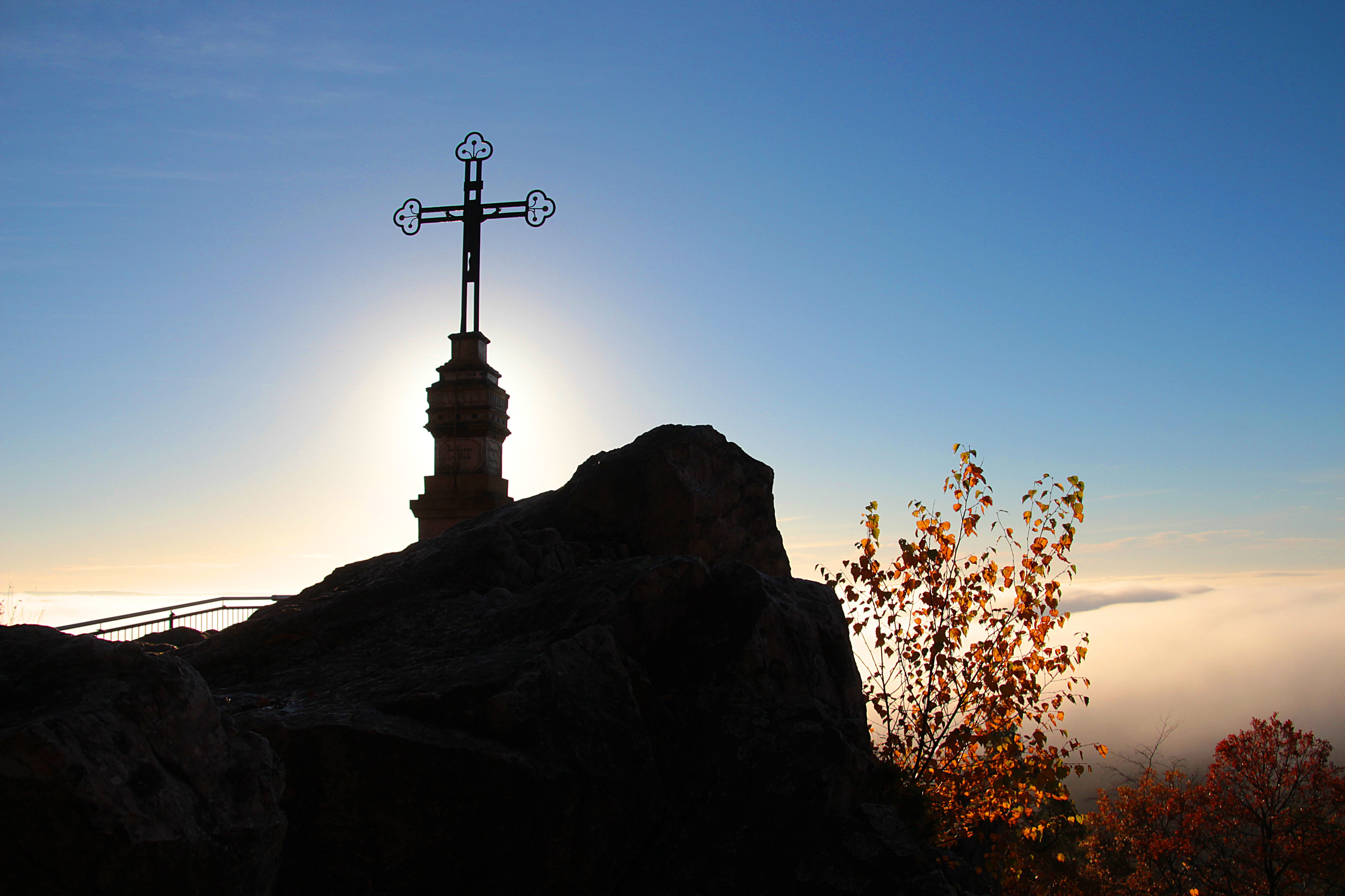 backlighting, nature, tranquility, mountain, 5K, religion, rock - object, beauty in nature, spire, tranquil scene, panorama, morgenstimmung, sun, building exterior, HD Wallpaper