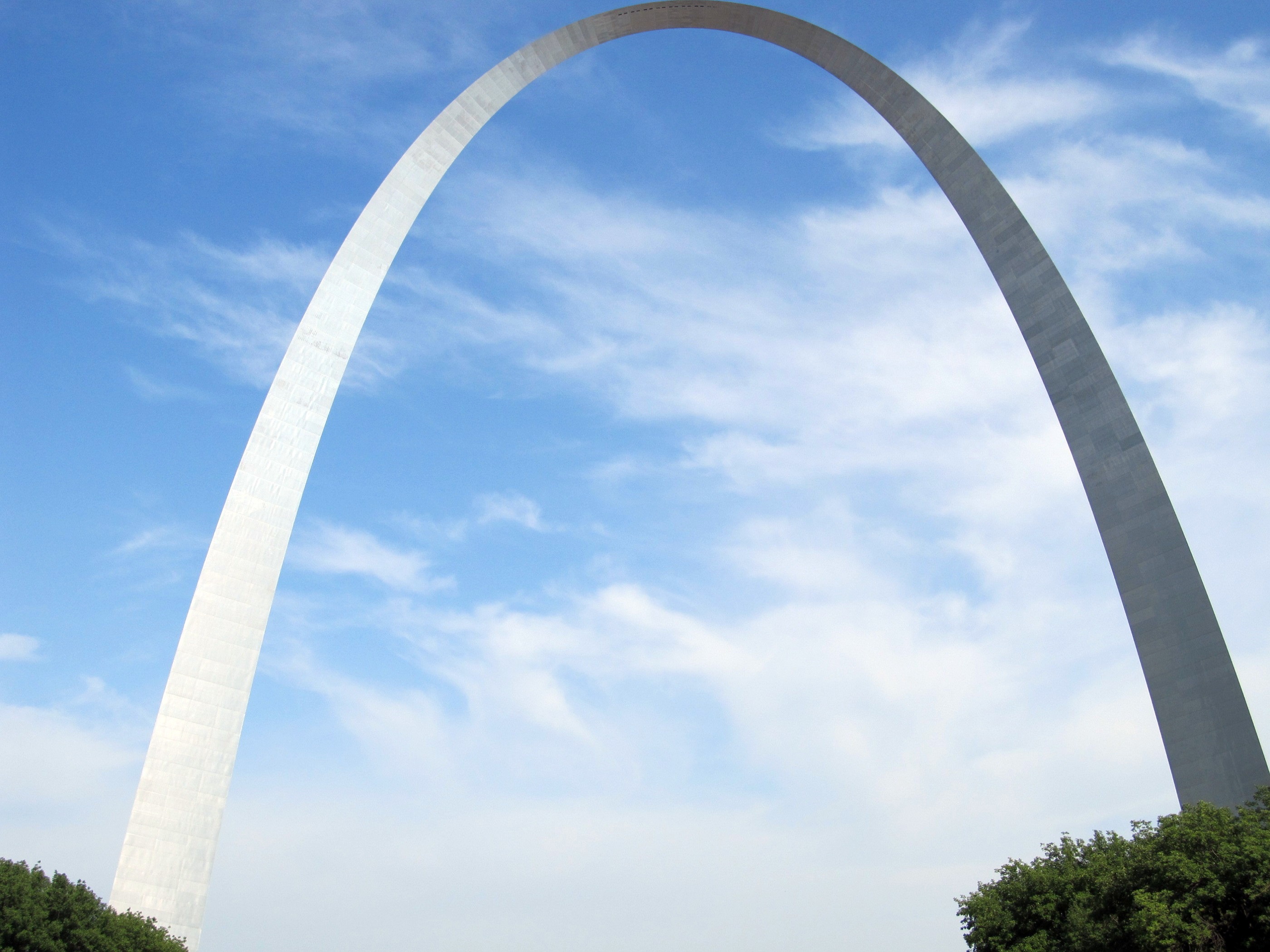 design, geometric shape, mississippi, circle, shape, cloud - sky, tree, symbol, plant, doorway, sky, gateway arch, urban, gateway to the west, transportation, HD Wallpaper