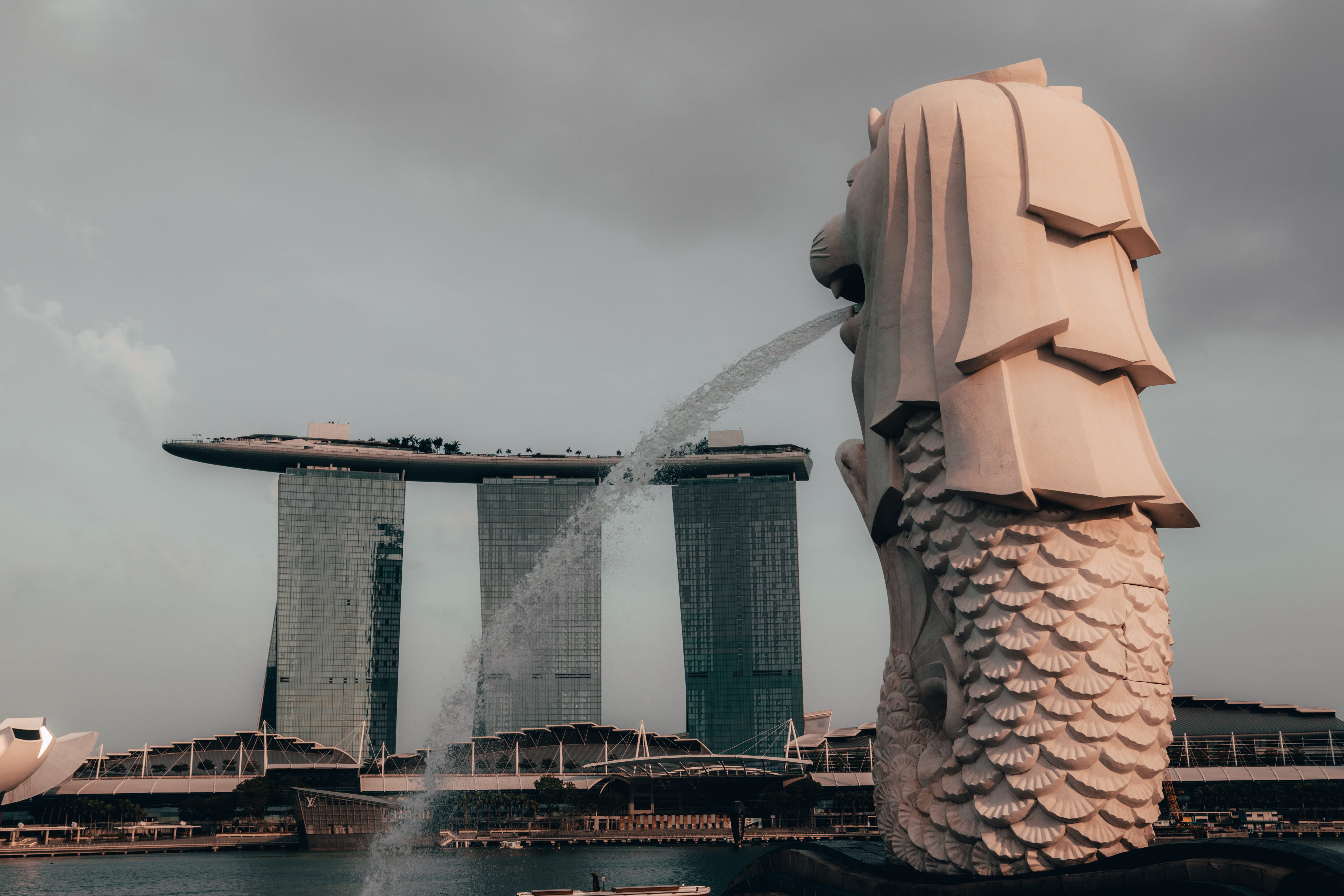 travel, daytime, outdoors, building, glow, monument, nautical vessel, industry, sky, low angle view, shadow, park, sculpture, cloud - sky, no people, building exterior, HD Wallpaper