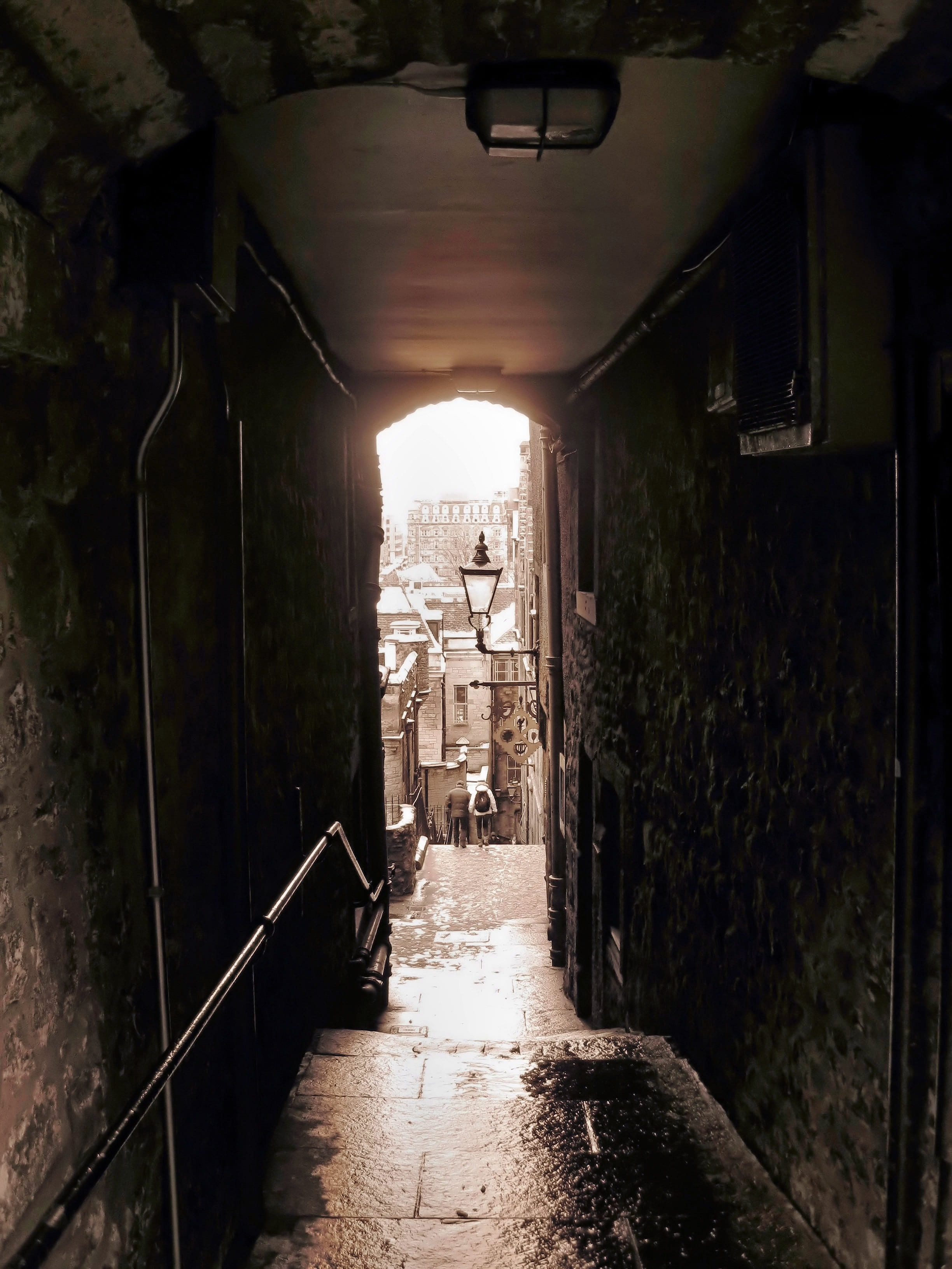 building exterior, transition, ceiling, arch, the path, sconce, alley, the way forward, door, street, narrow, architecture, footpath, old, past, nature, Phone HD Wallpaper