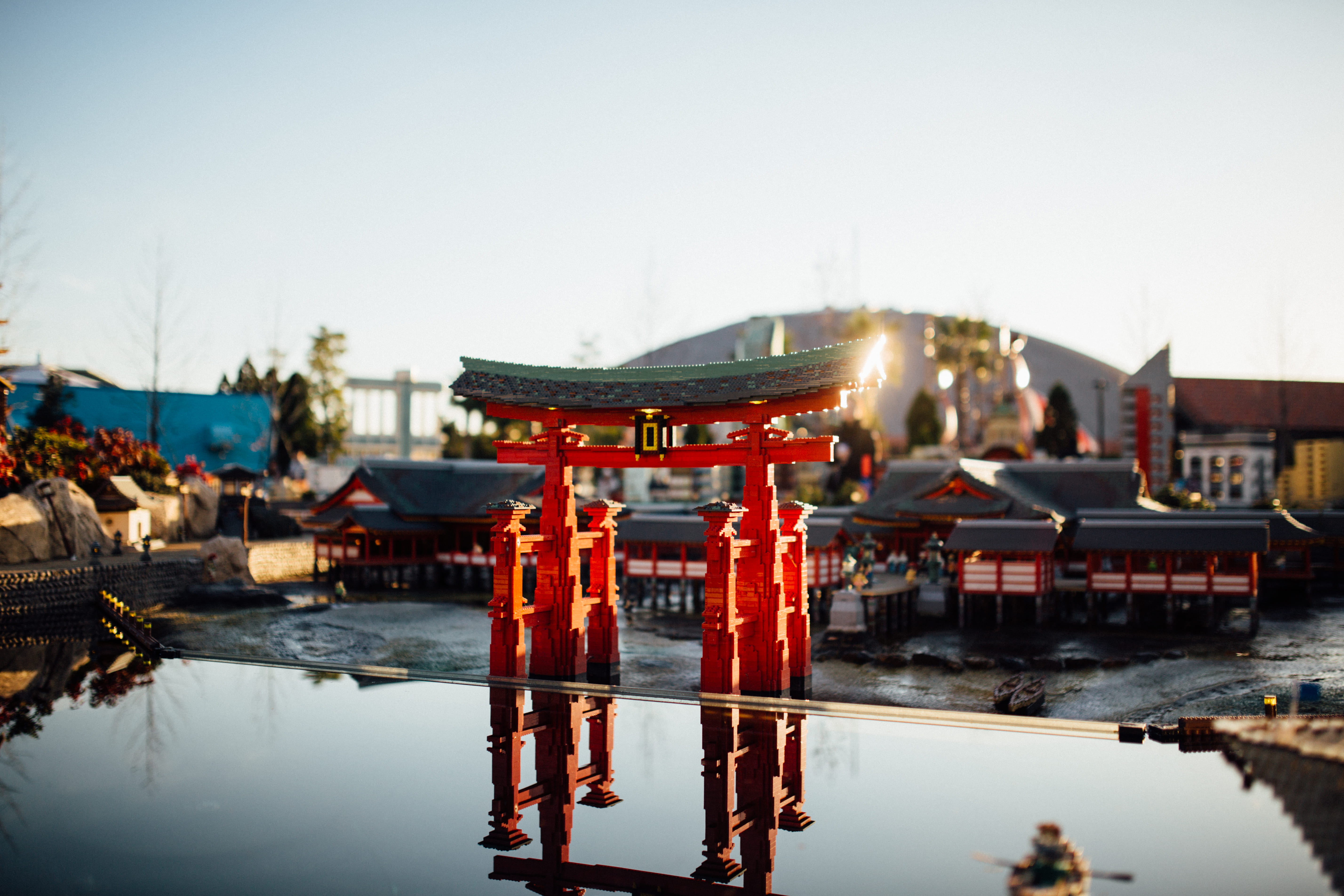 clear sky, red, machine, belief, gate, water, kiosk, architecture, waterfront, building exterior, worship, lake, sky, building, incidental people, urban, HD Wallpaper