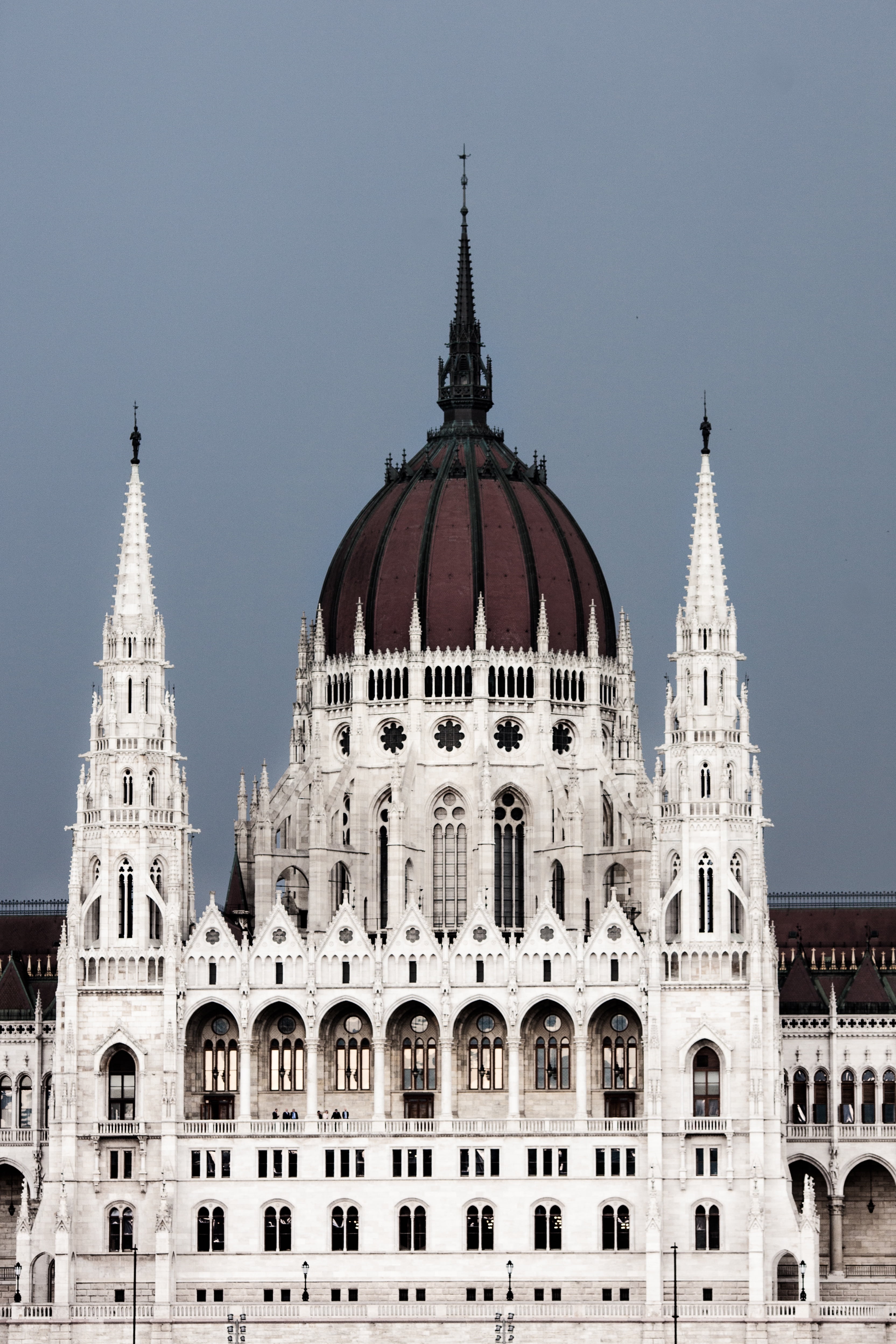 building exterior, outdoors, no people, building, red, white, built structure, structure, architecture, travel, parliament, history, city, establishment, Phone HD Wallpaper