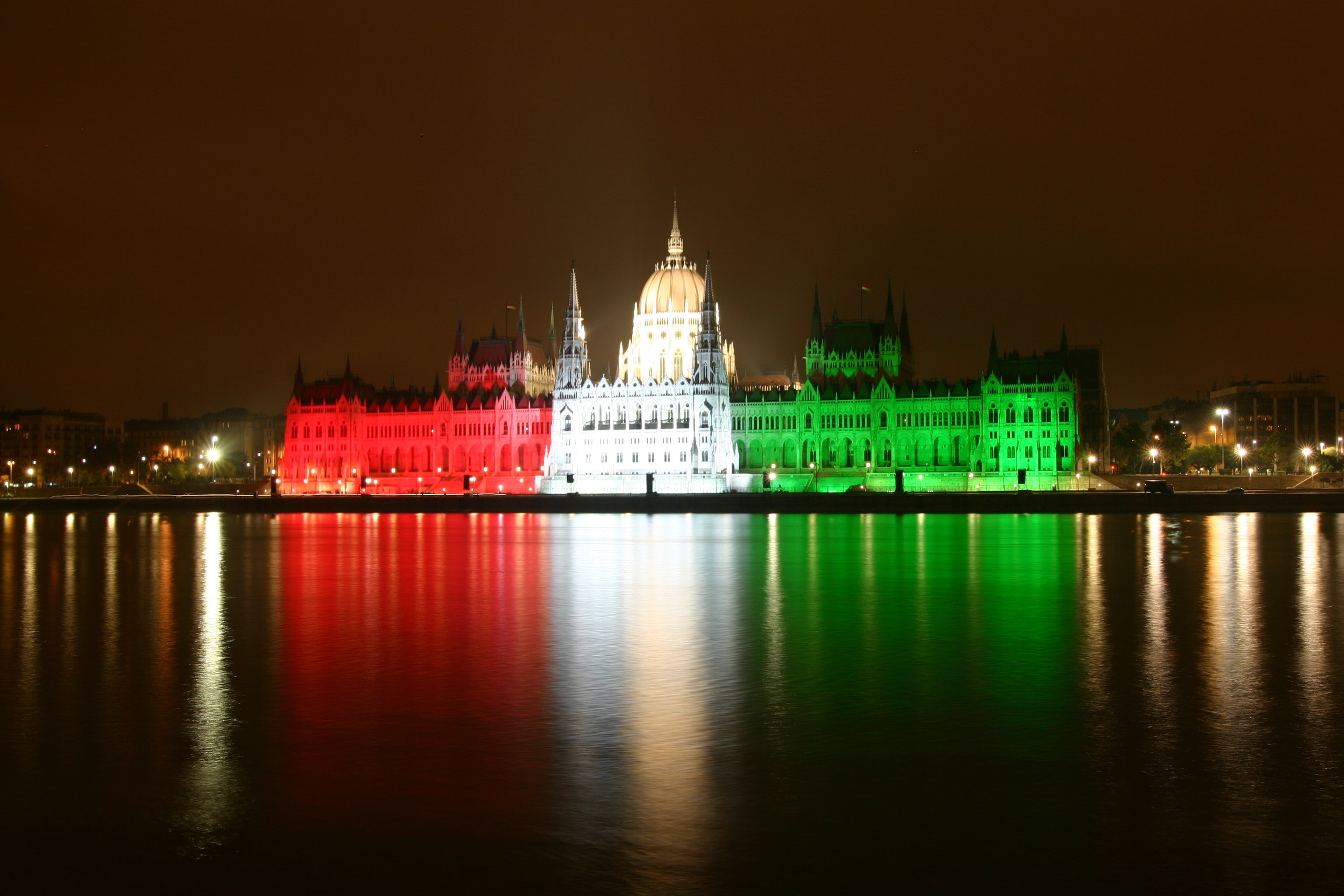 buildings, hungary, cityscapes, hd, rivers, reflections, hu, 2K, night, lights, architecture, flags, national, art, nature, budapest, HD Wallpaper