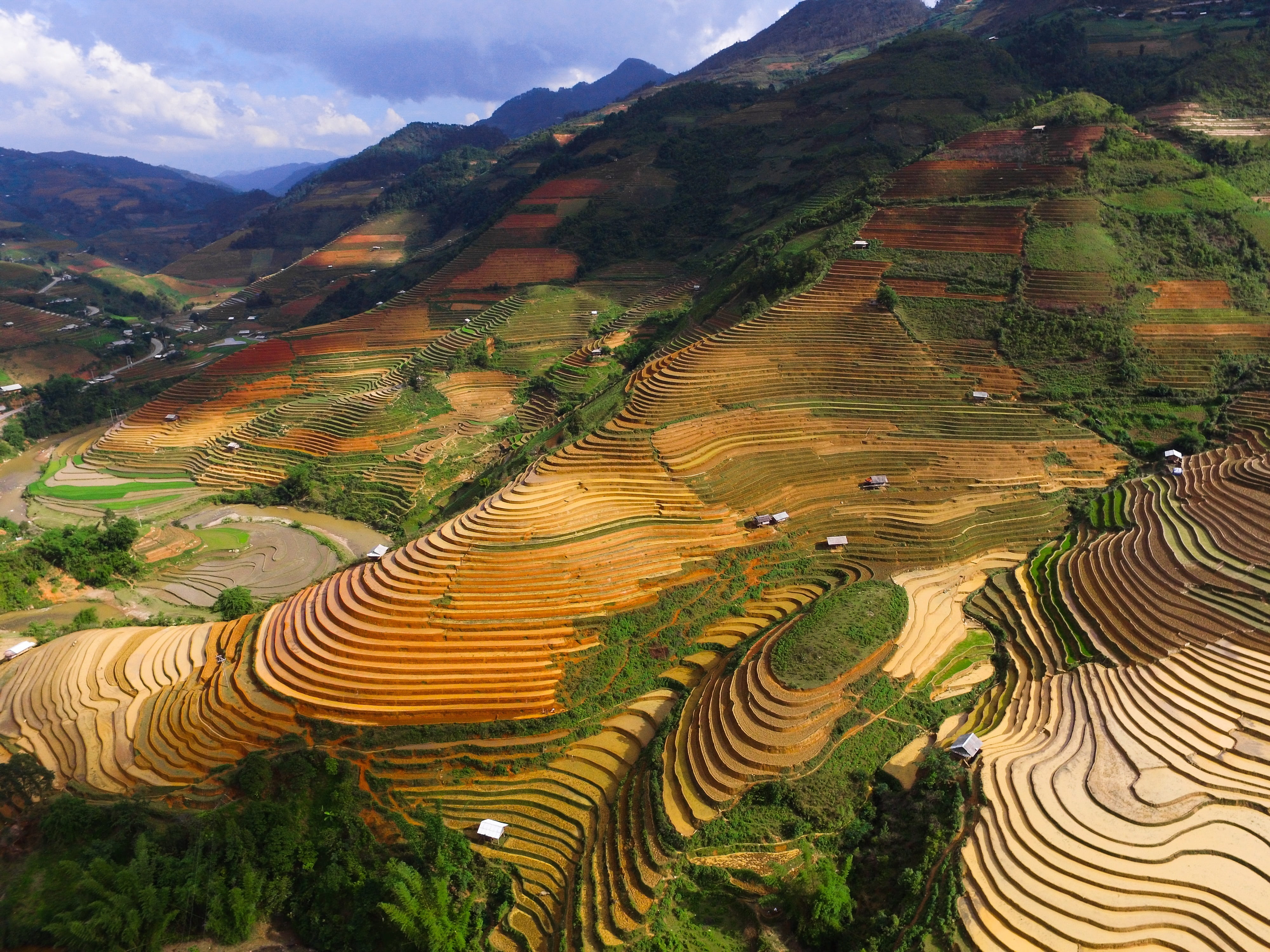 crop, agriculture, highland, no people, house, nature, land, blue, sky, growth, farm, terrace, beauty in nature, terraced field, 4K, tranquil scene, mountain range, HD Wallpaper