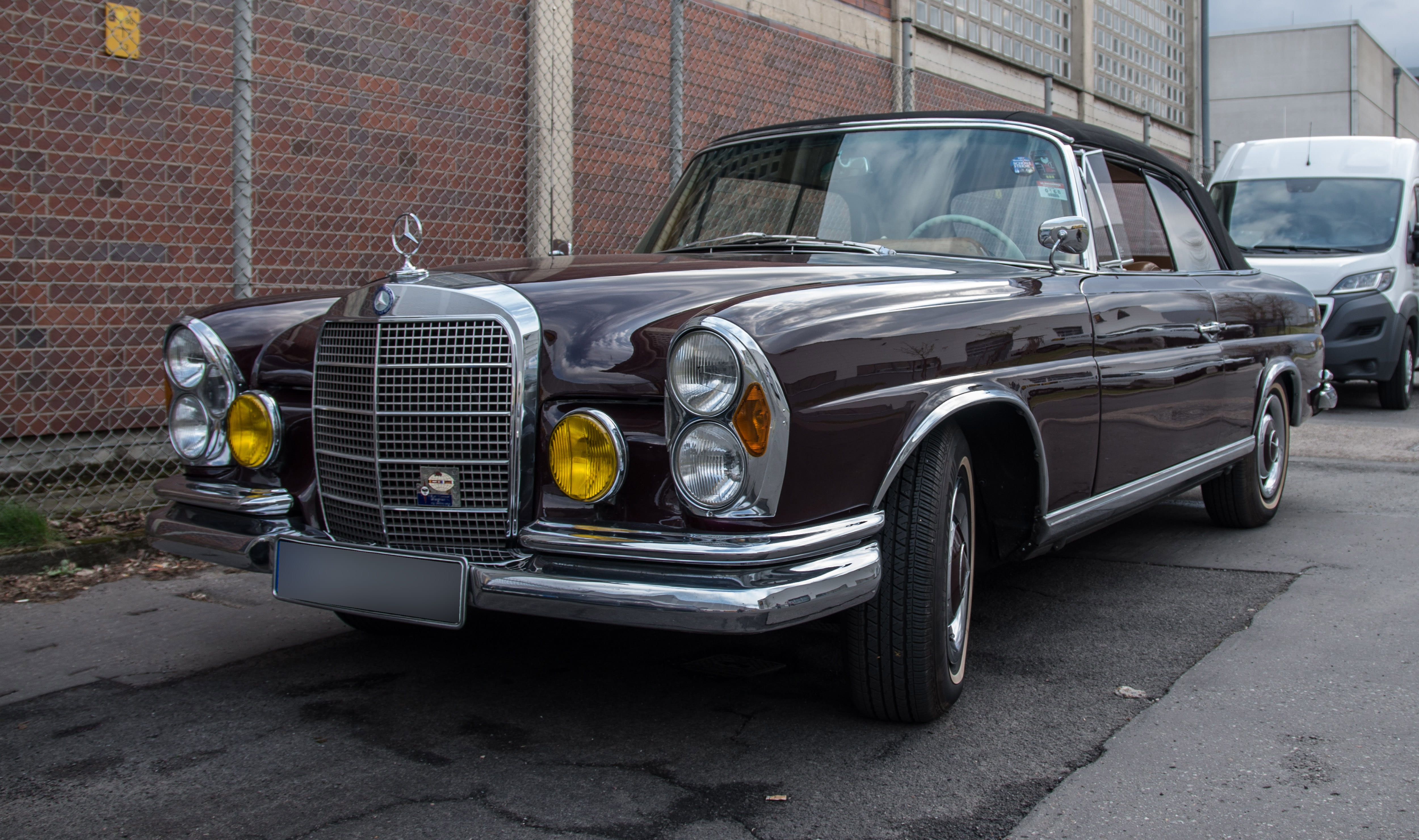 land vehicle, w111, alloy, auto, vehicle, garage, automotive, transport system, city, transportation, outdoors, stationary, cabriolet, spotlight, chrome, HD Wallpaper