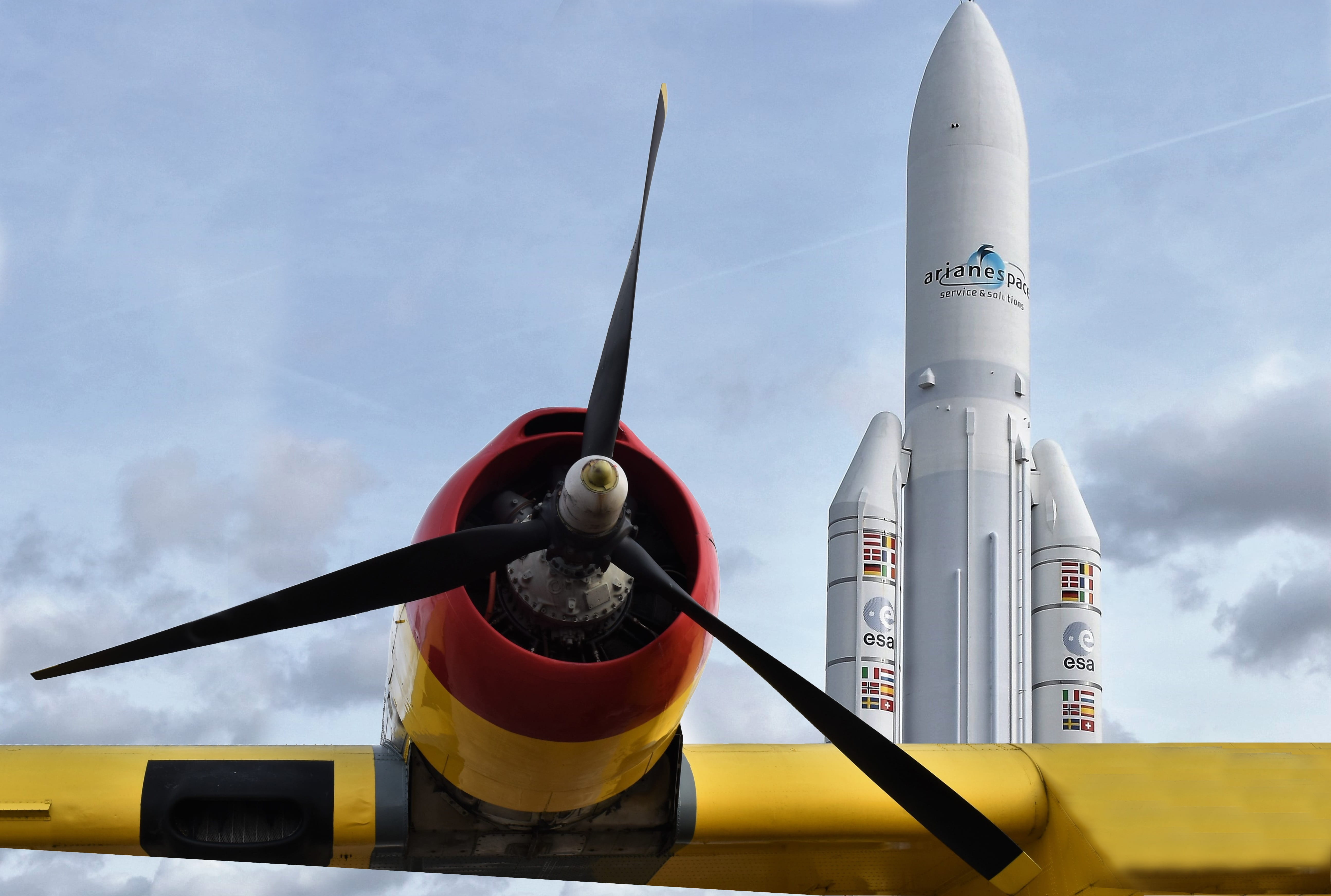 launcher, architecture, engines, outdoors, air, transportation, rocket, built structure, propeller, fire, kourou, low angle view, security, building exterior, HD Wallpaper