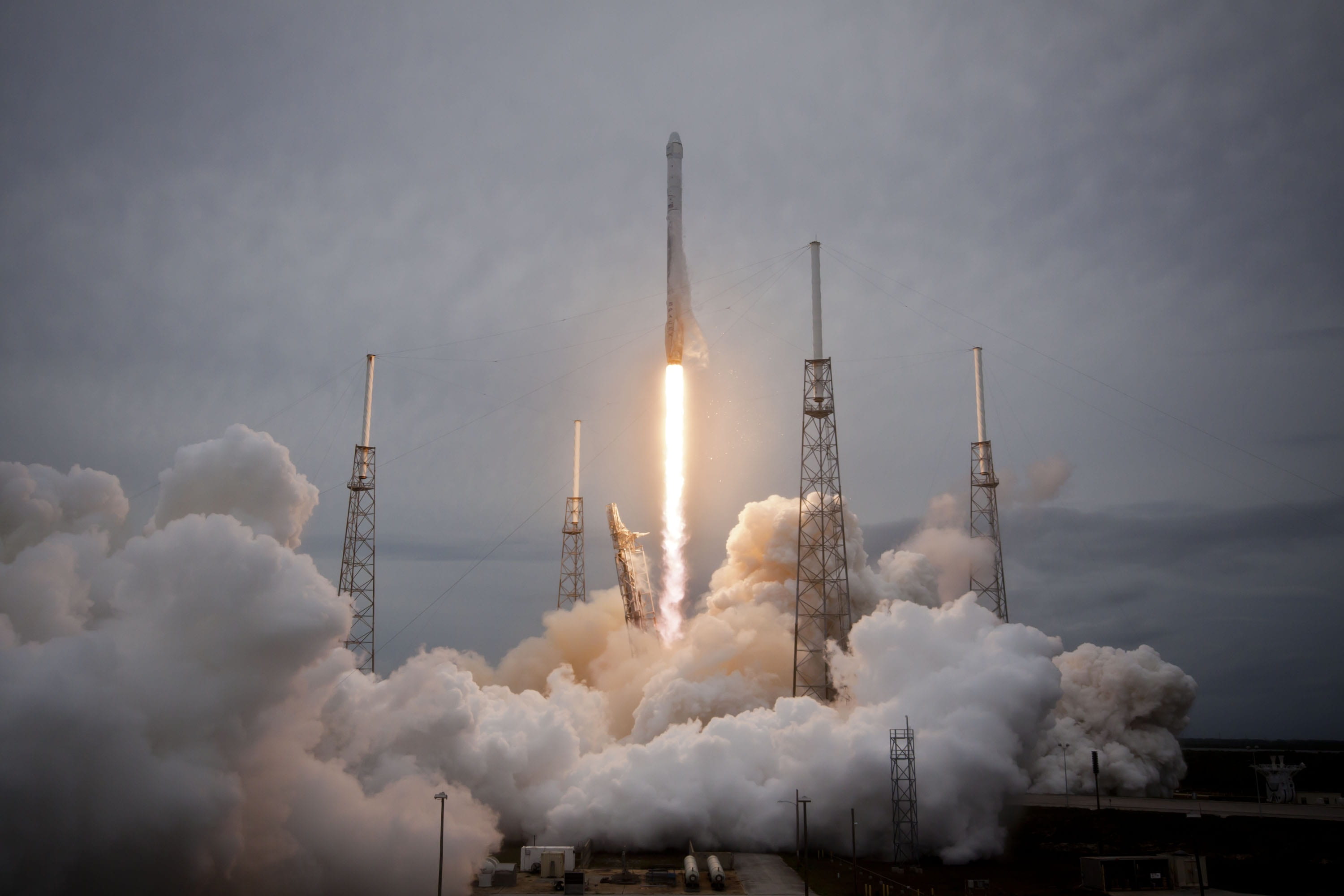 sky, spaceship, science, speed, aerospace, 2K, spacecraft, space, missile, propulsion, cape canaveral, technology, rocket, smoke - physical structure, HD Wallpaper