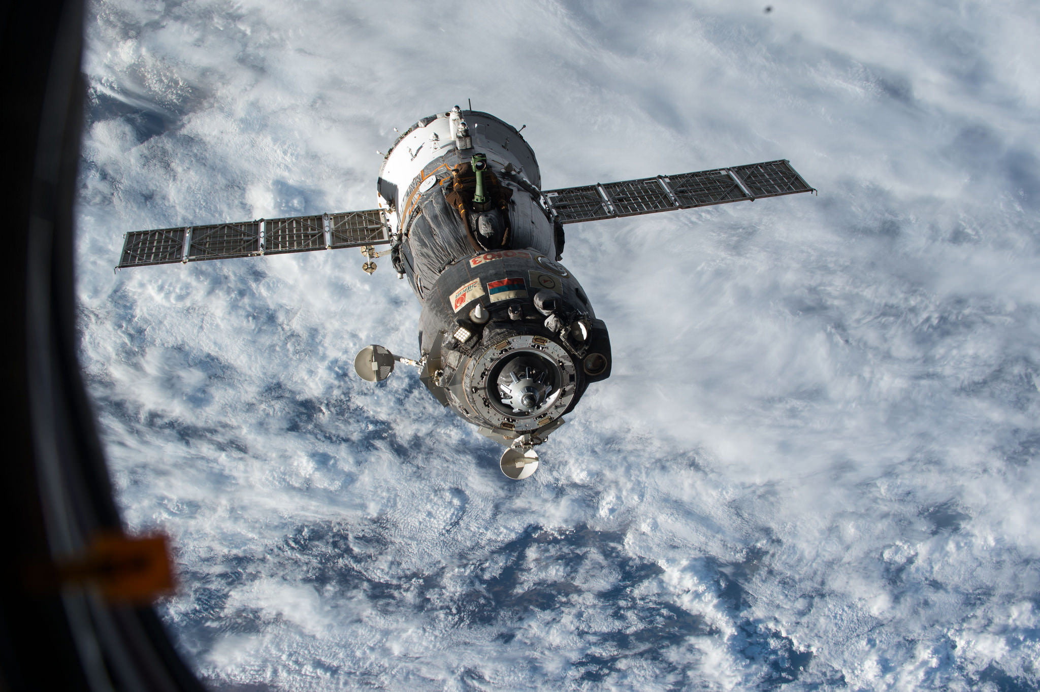 ship, TMA15M, motion, black, planet - space, gray, no people, cloud - sky, Soyuz, technology, surveillance, manned, nature, orbiting, sky, day, space, planet earth, HD Wallpaper