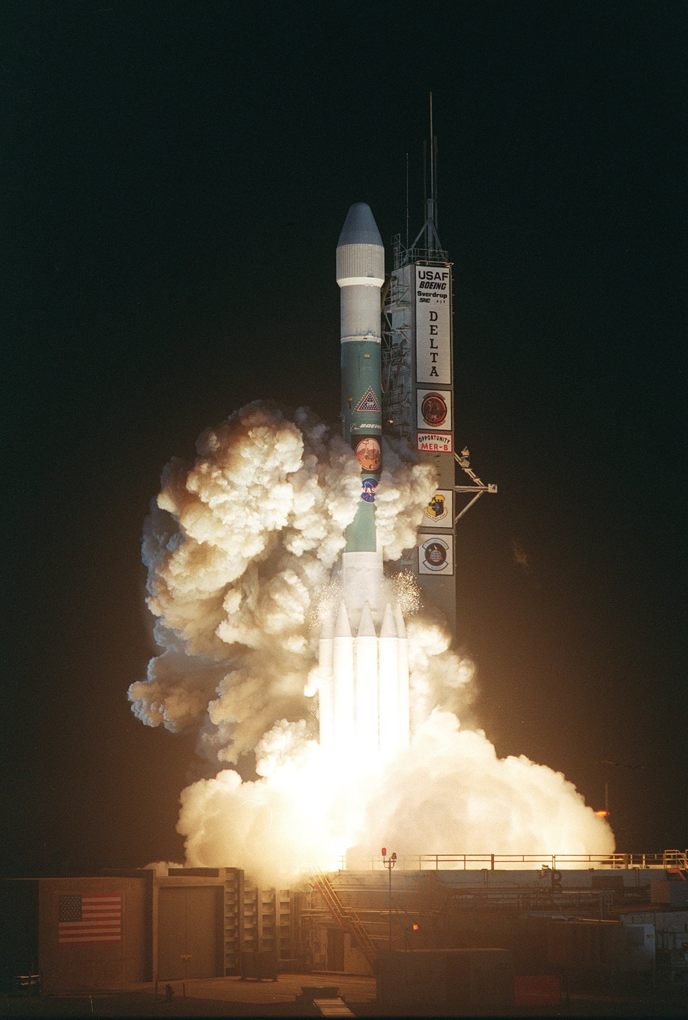space, heavy rocket, technology, payload, rover, building exterior, launch, smoke - physical structure, rocket, space travel vehicle, building, nature, Phone HD Wallpaper
