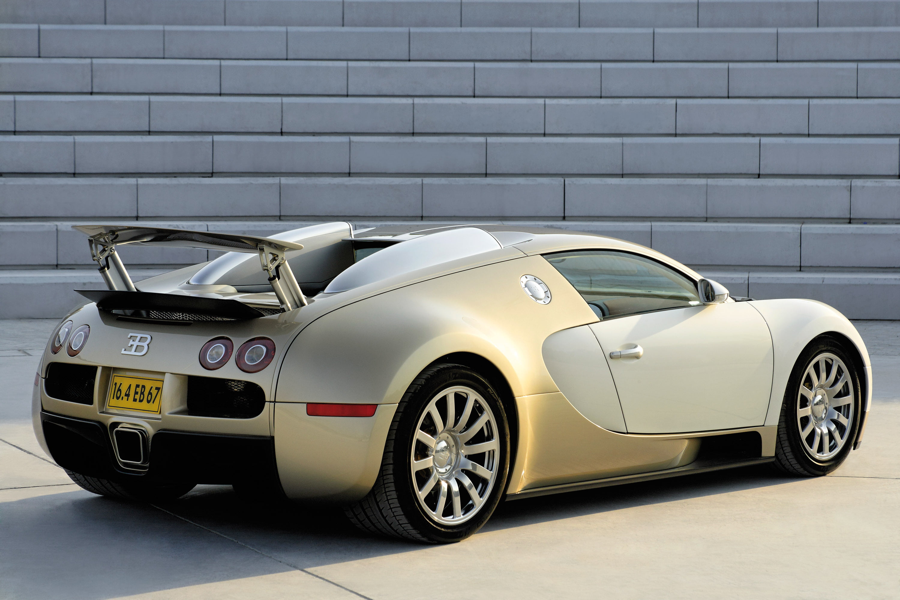 sports race, alloy Wheel, british Culture, side View, engine, convertible, veyron, silver colored, germany, bugatti, land Vehicle, motorsport, status Car, HD Wallpaper