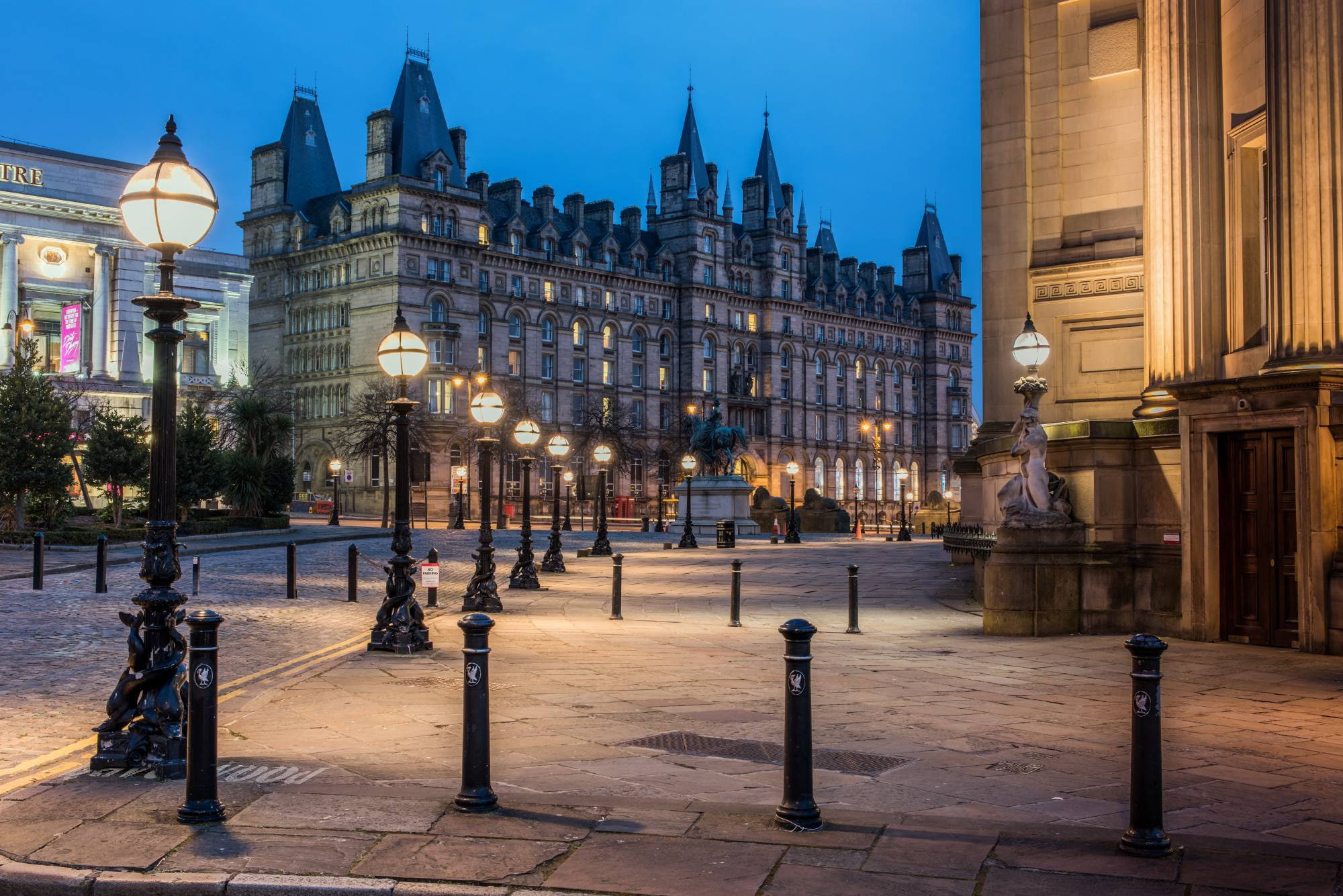 palaces, England, architecture, Great Britain, 1080P, street lamps, sky, nigth, trees, Liverpool, square, buildings, United Kingdom, statue, city, HD Wallpaper