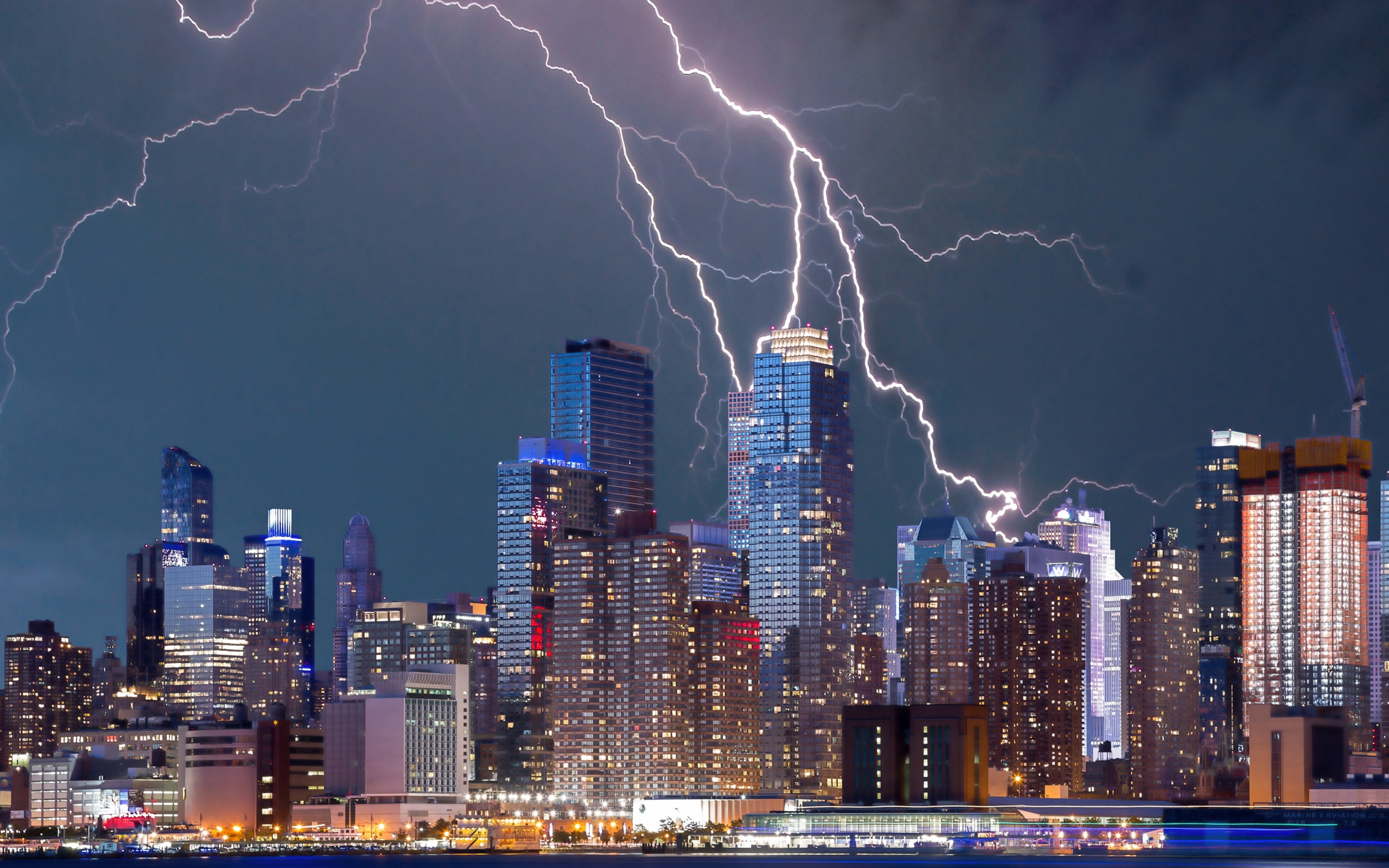 river, buildings, 2K, lightnings, New York, skycrapers, nigth, city, lights, lightning bolt, cityscape, nature, USA, HD Wallpaper