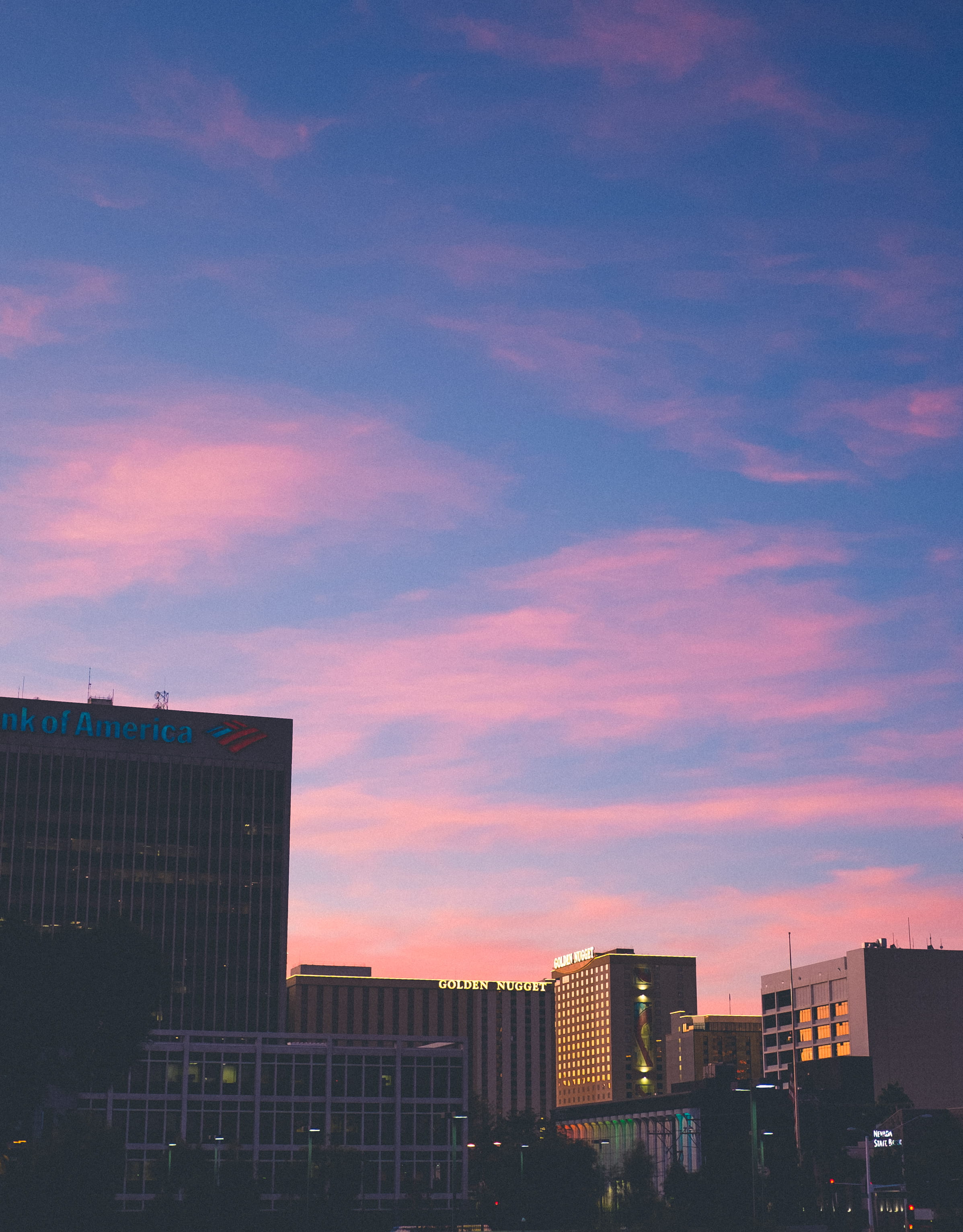 office, pink clouds, skyline, residential district, dusk, cloud - sky, 2K, apartment, built structure, urban skyline, pink, sky, casino, building exterior, Phone HD Wallpaper
