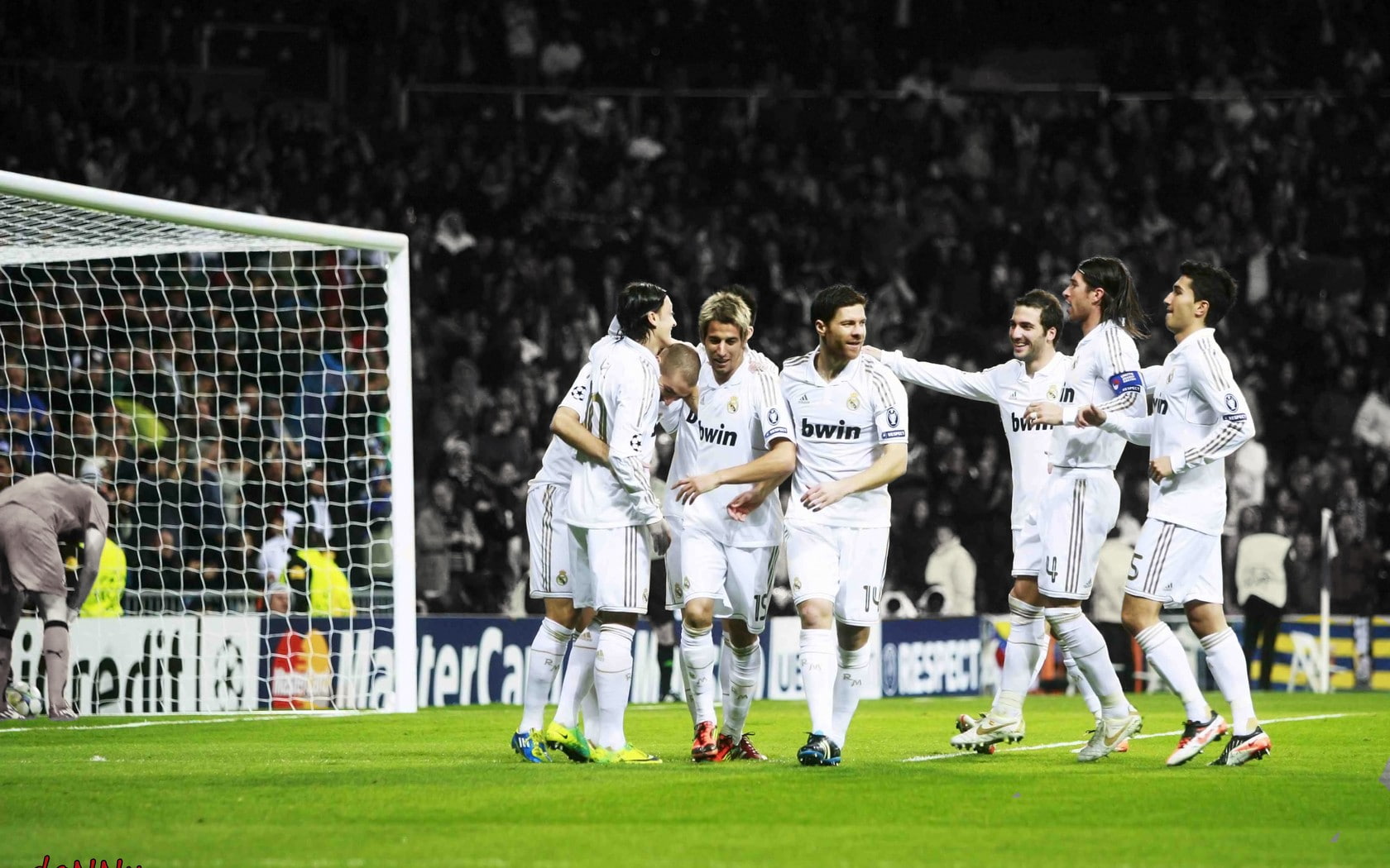 mesut, karim, ozil, gonzalo, 720P, benzema, madrid, higuain, ramos, soccer, sergio, real, xabi, alonso, HD Wallpaper