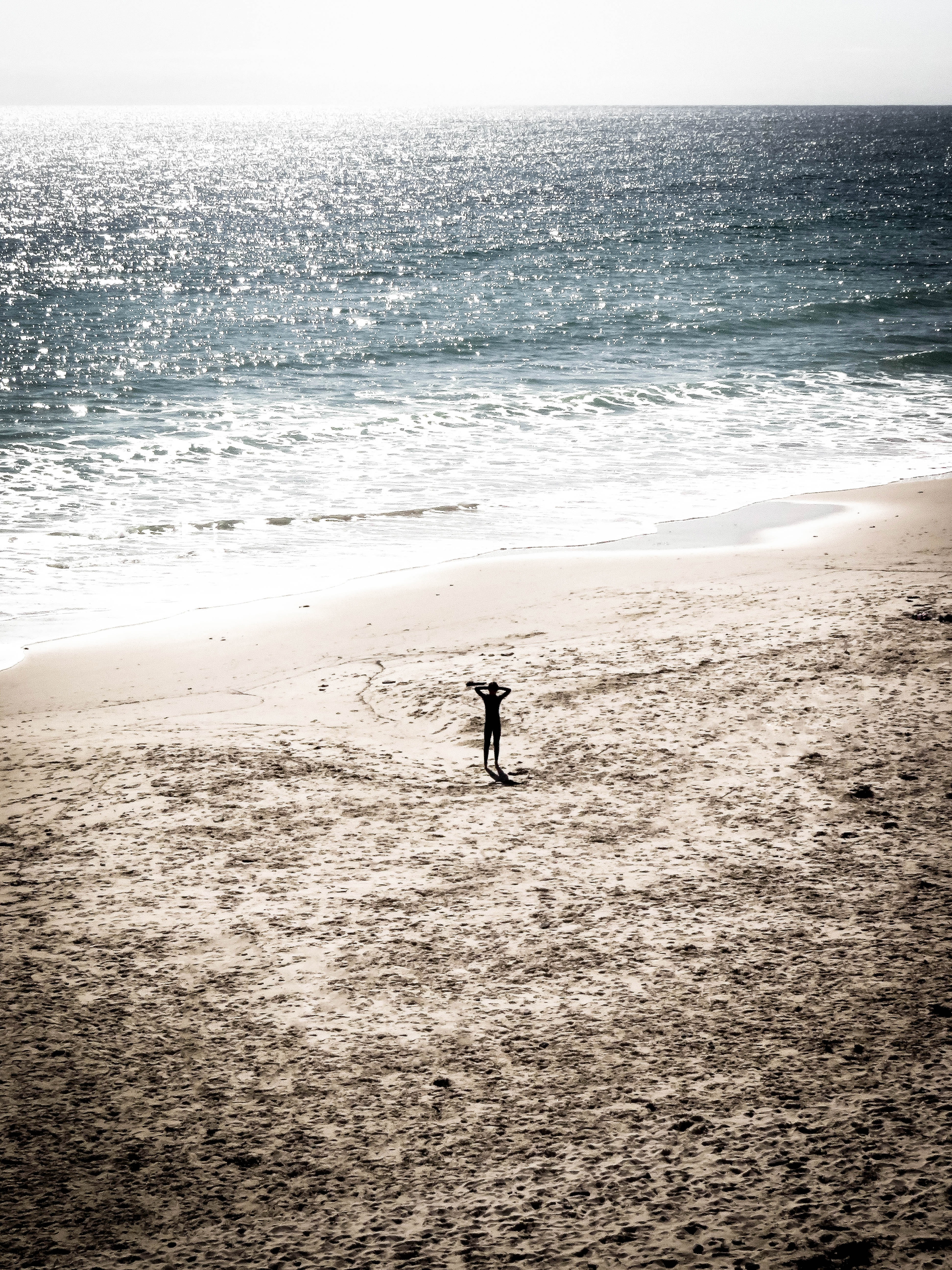 sand, near, person, silhouette, australium, standing, one person, ripple, real people, sparkling, land, beach, wave, hands on head, beauty in nature, nature, Phone HD Wallpaper