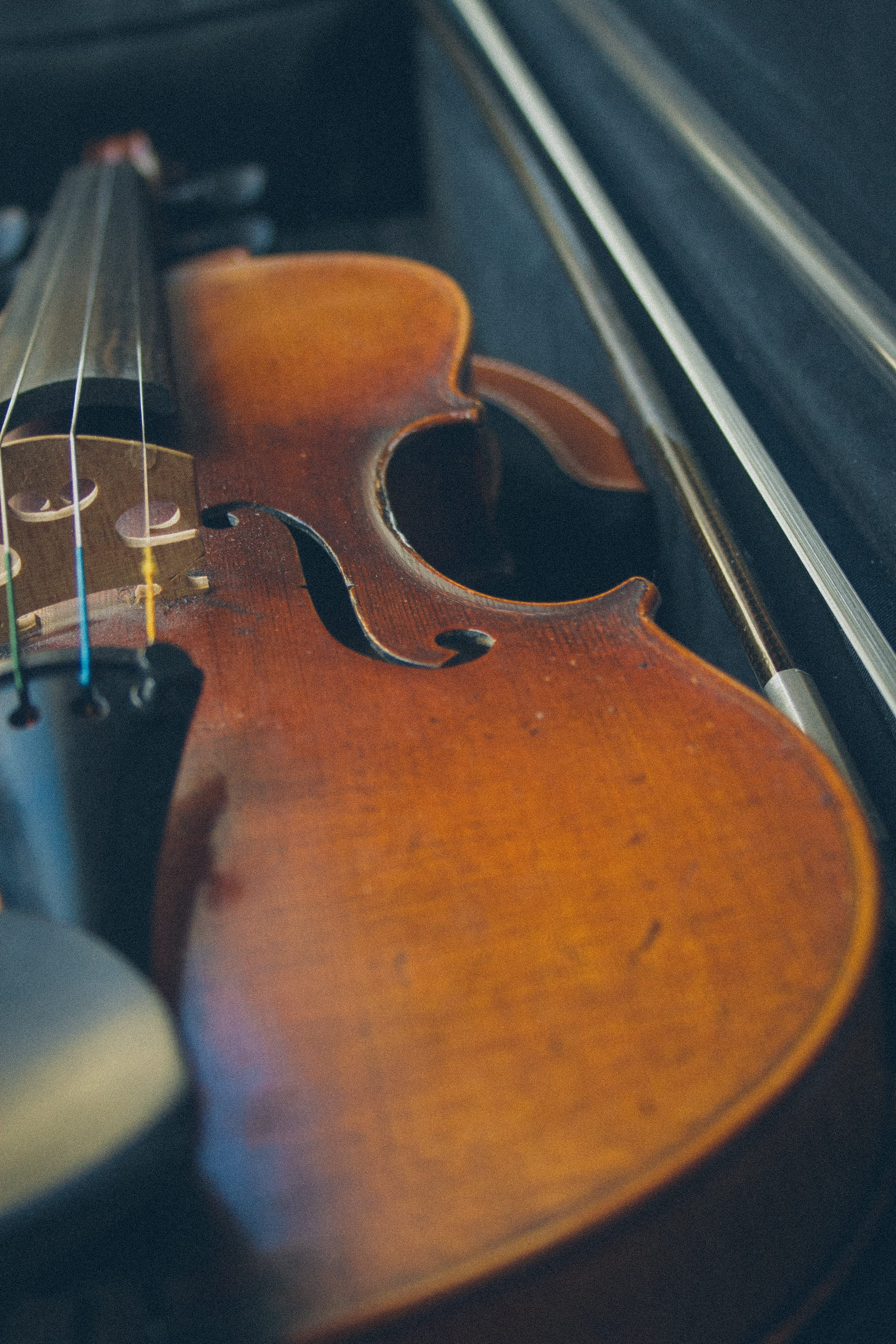 day, guitar, string instrument, musical instrument, arts culture and entertainment, violin, musical equipment, close-up, brown, musical instrument string, Phone HD Wallpaper