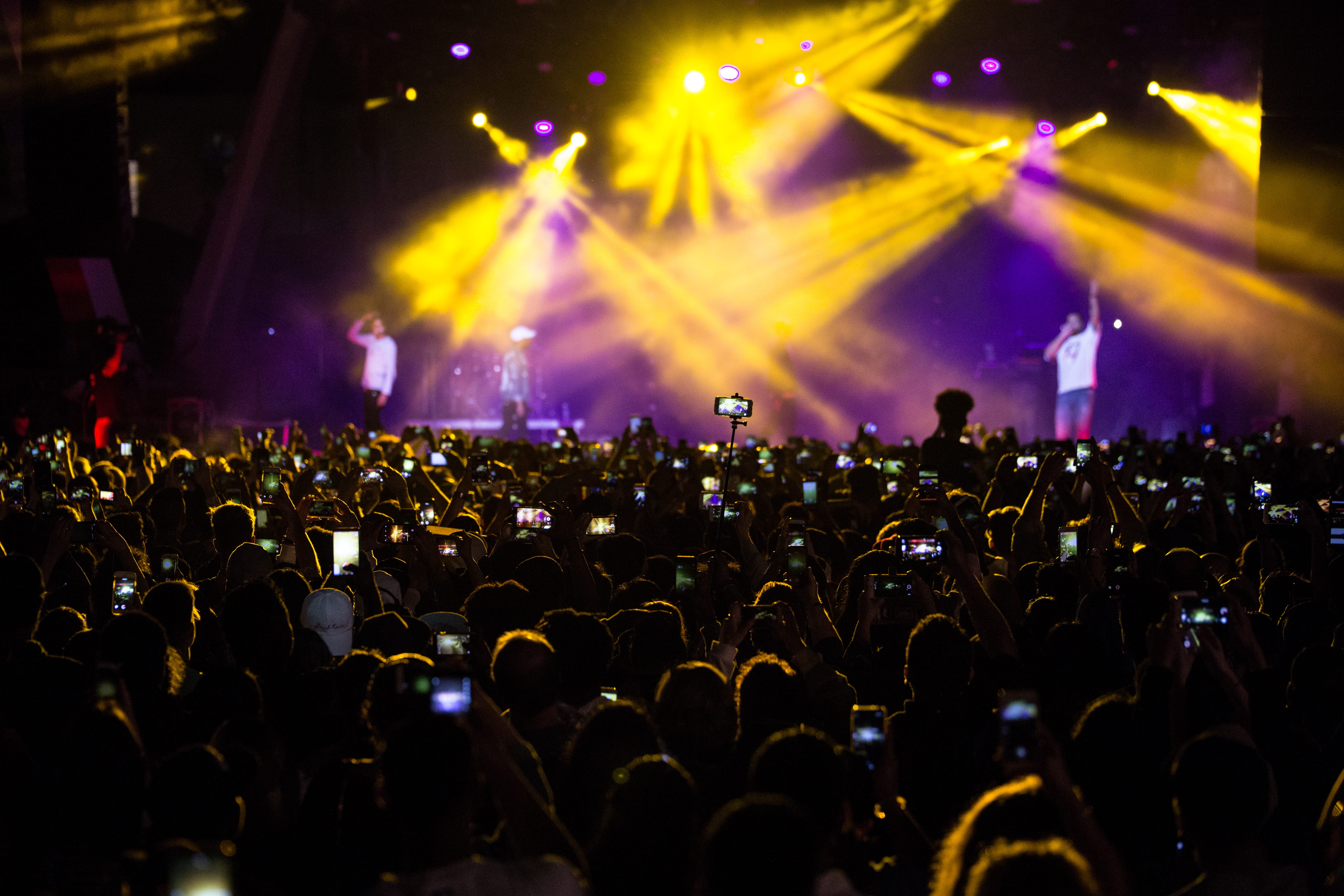 large group of people, performers, entertainment, spotlights, audience, rave, lights, people, 5K, performance, arts culture and entertainment, spectator, HD Wallpaper