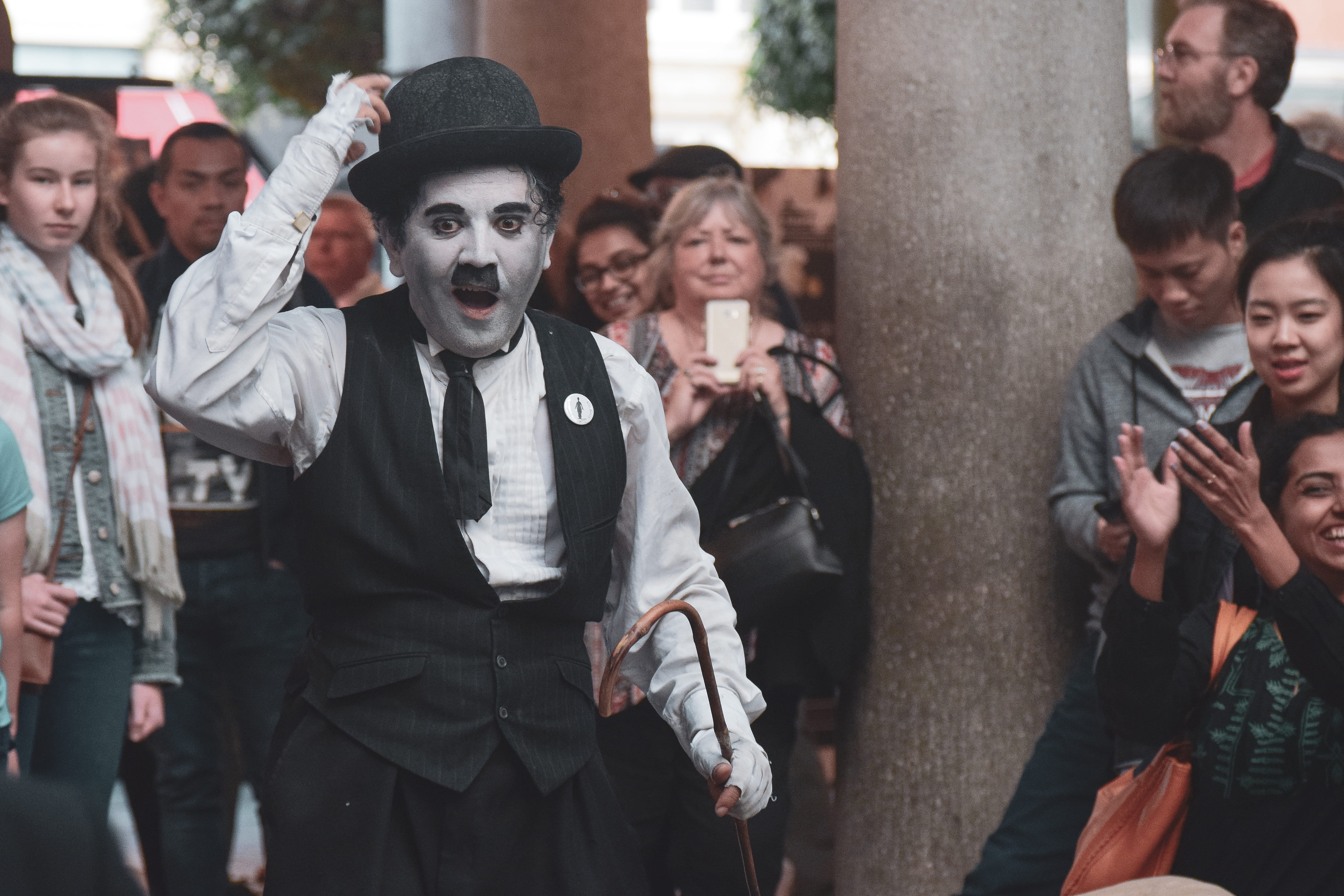 entertaining, happy, actor, funny, 4K, smile, mime, london, men, hat, women, apparel, pierrot, chaplin, clown, disguise, person, human, day, togetherness, HD Wallpaper