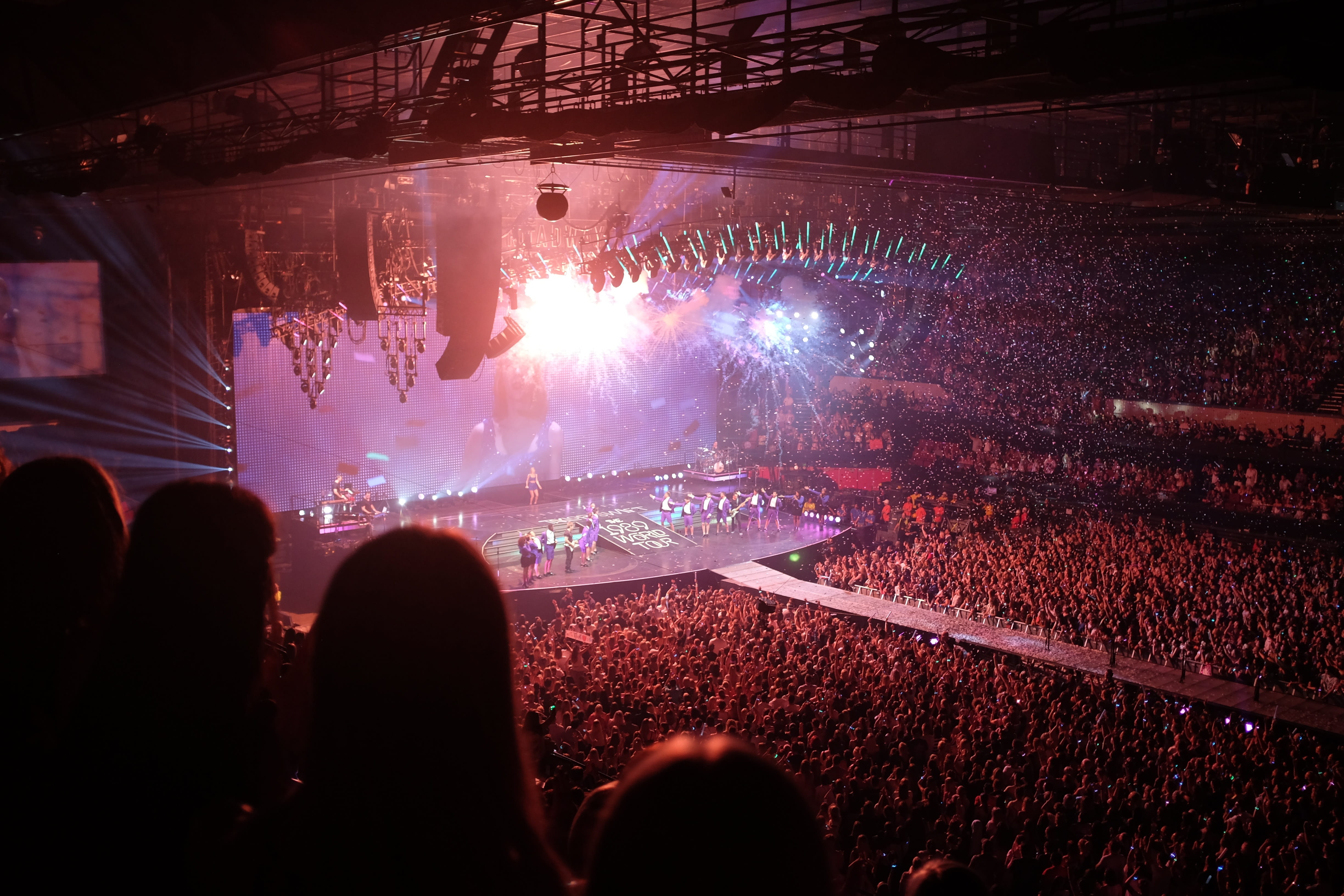 lighting equipment, large group of people, crowd, popular music concert, crowds, rhythm, performance, watching, musicians, spectator, show, band, concert stage, HD Wallpaper