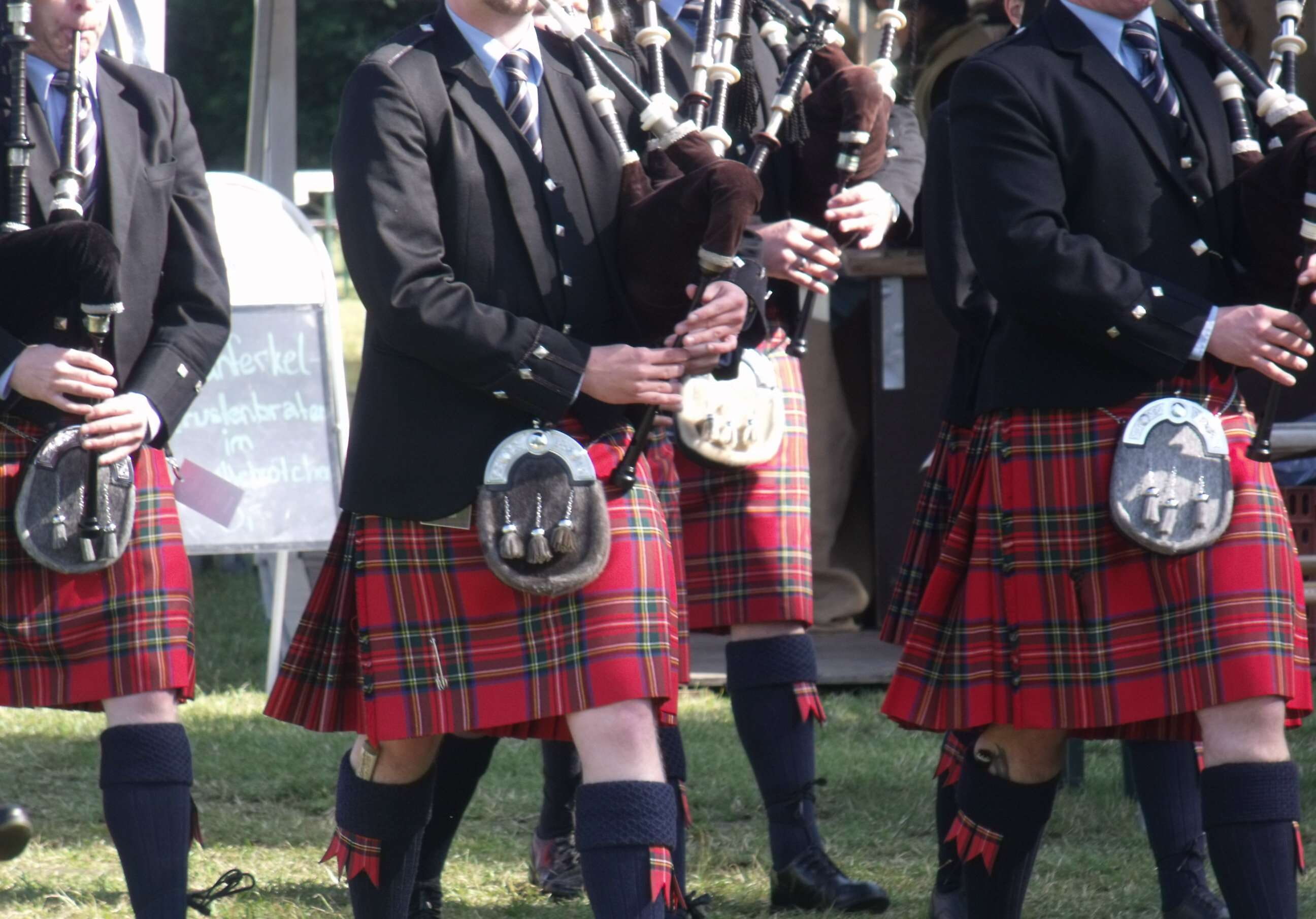 musik, day, marching, 2K, kilt, schottland, uniform, musiker, traditional clothing, performance, marching band, group of people, arts culture and entertainment, HD Wallpaper