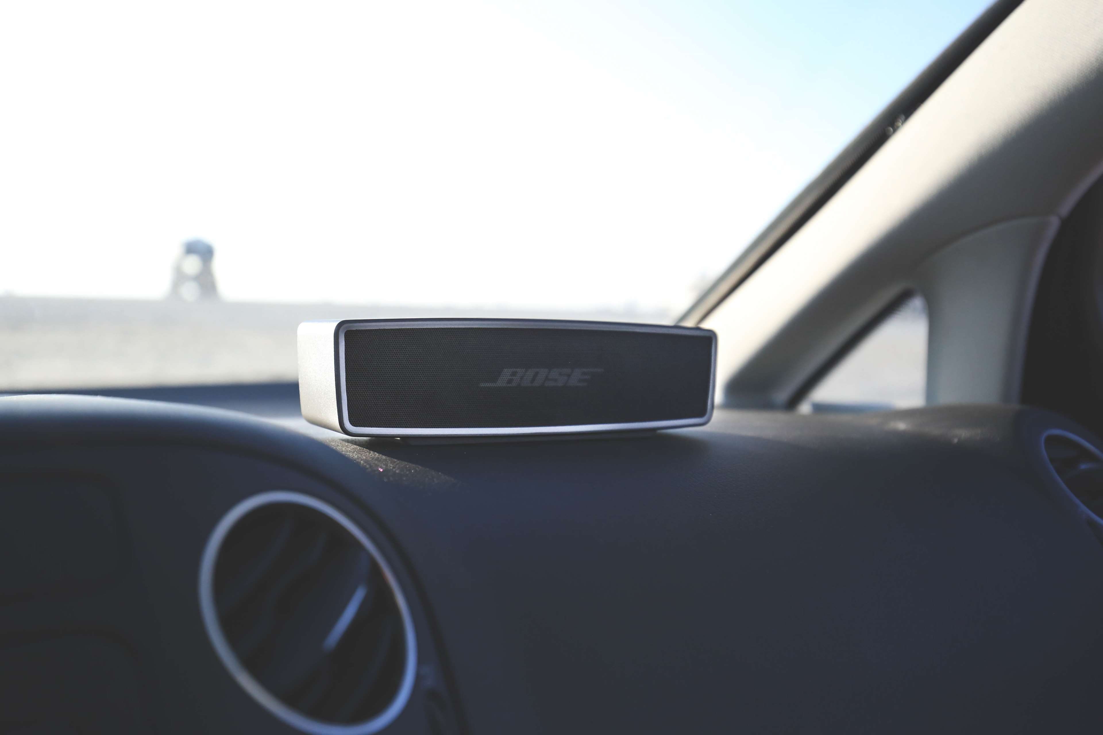 transportation, music, musik, luxury, focus on foreground, text, day, car, windshield, close-up, mode of transportation, car interior, vehicle interior, HD Wallpaper