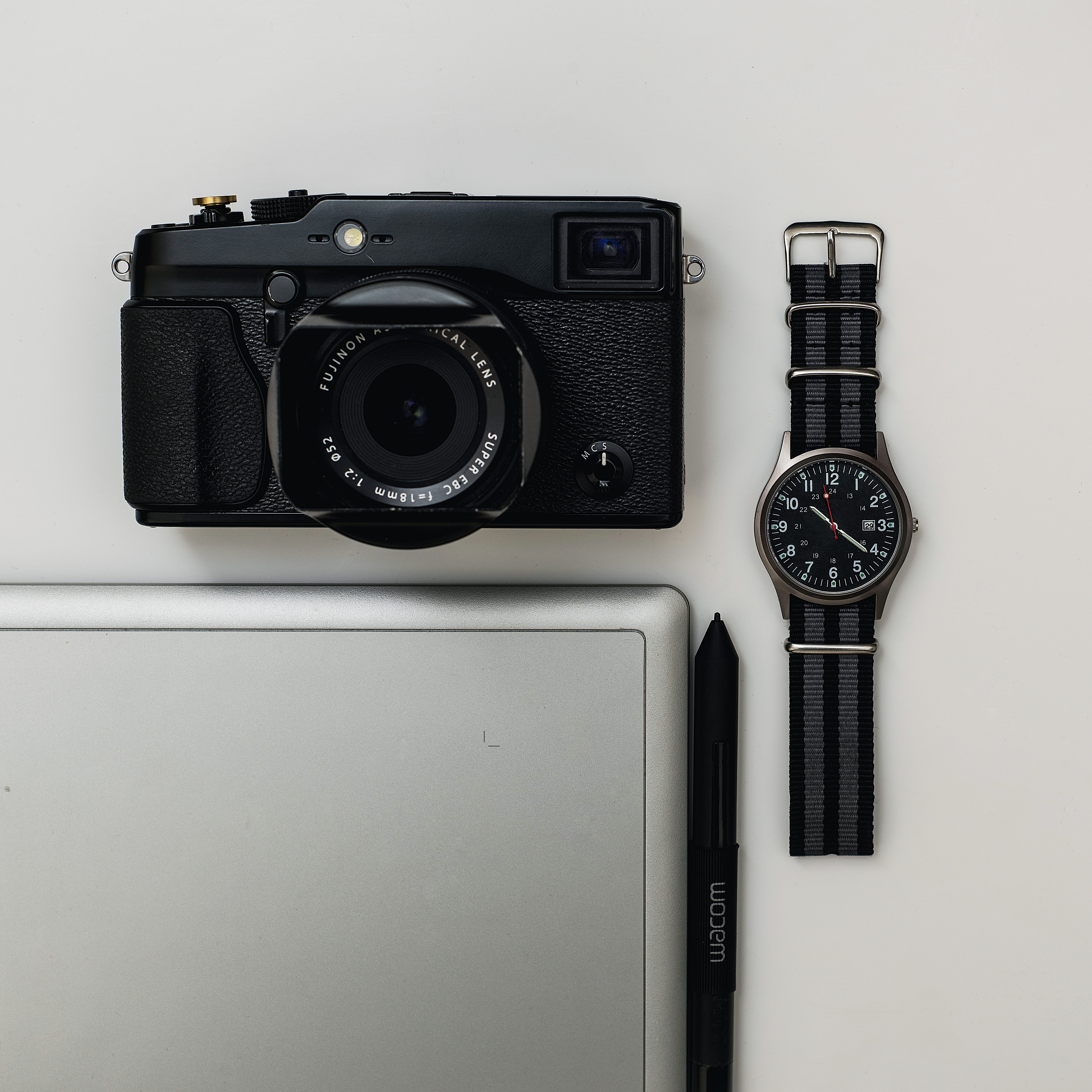 photographic equipment, designer, camera - photographic equipment, pen, tablet, black color, 4K, vintage, photography themes, studio shot, still life, Phone HD Wallpaper