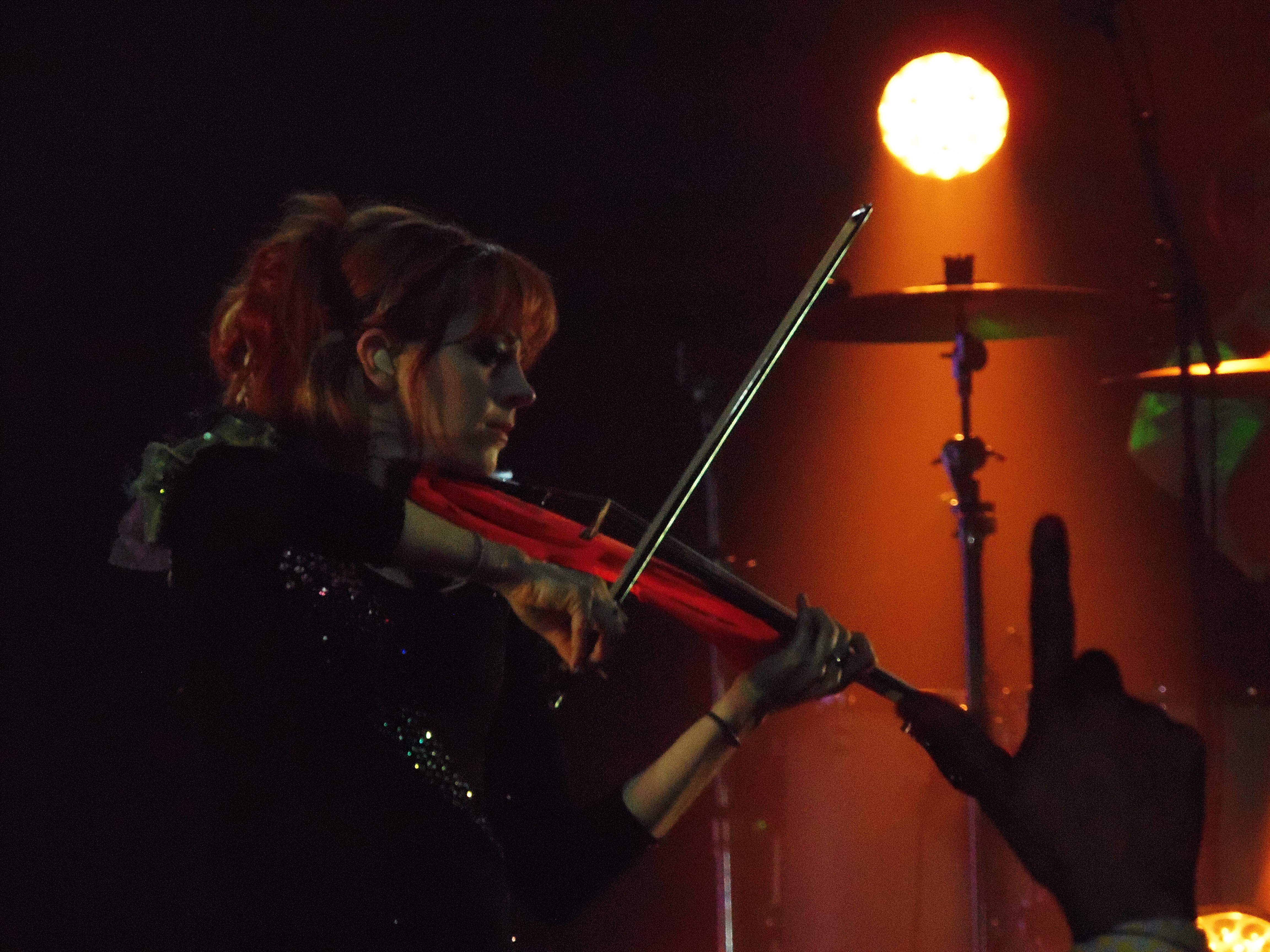 show, string instrument, violinist, live, performing, performer, waist up, real people, playing, one person, entertainment, event, women, arts culture and entertainment, HD Wallpaper