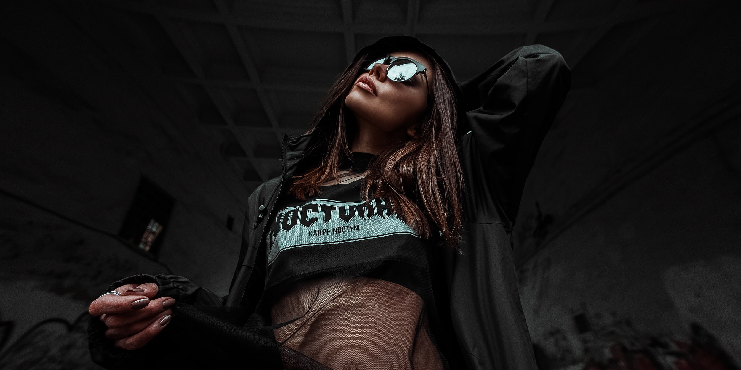 holding, fisheye lens, leisure activity, lifestyles, black jackets, casual clothing, model, brunette, beautiful woman, sunglasses, women outdoors, outdoors, HD Wallpaper
