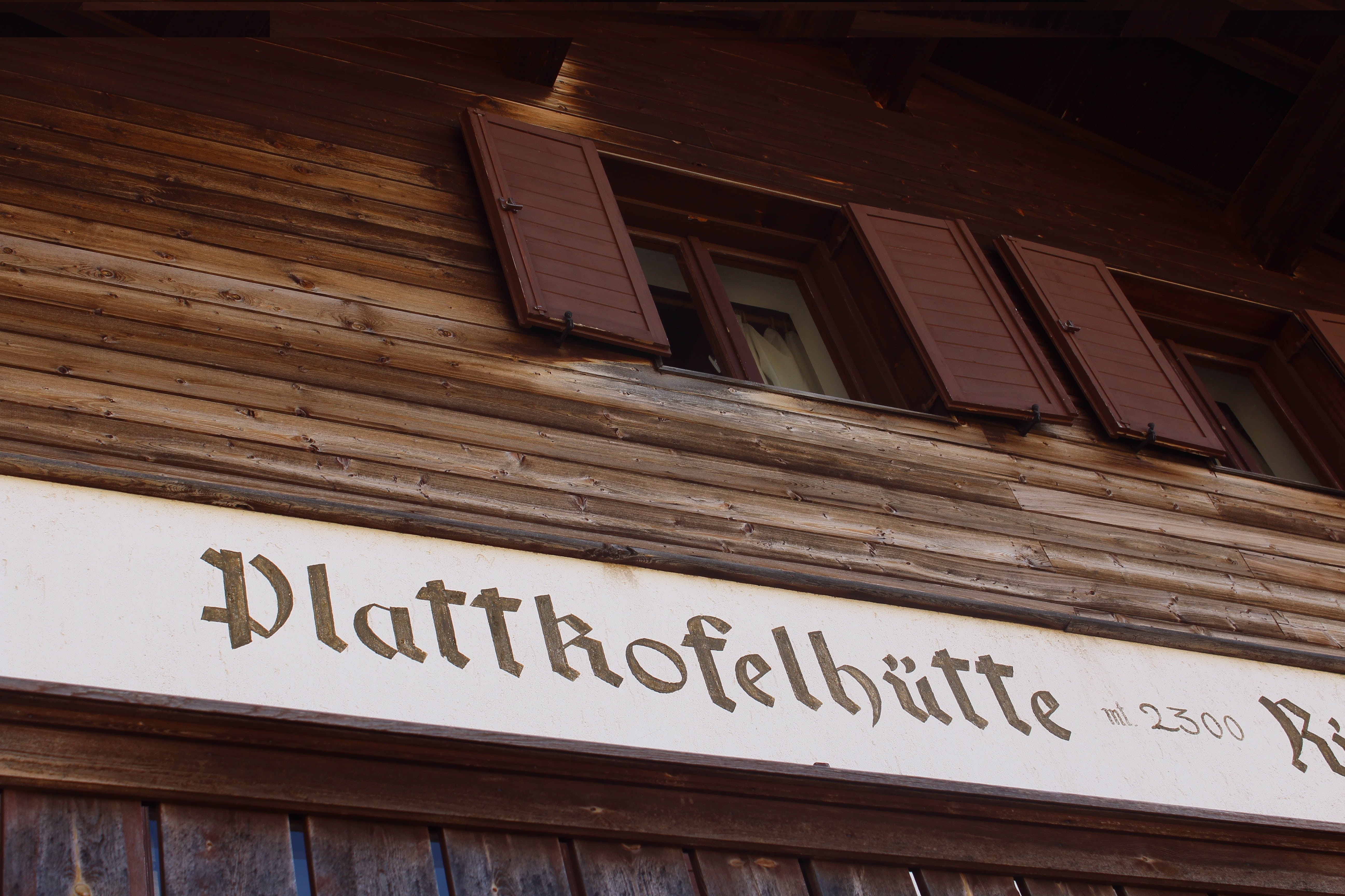 day, text, plattkofel hut, bankruptcy, shield, hut, building exterior, low angle view, window, built structure, business, italy, south tyrol, marking, facade, HD Wallpaper