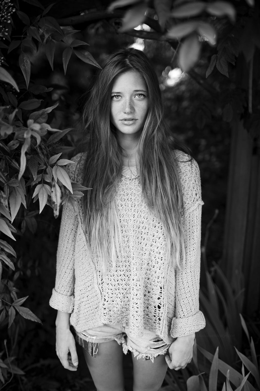 monochrome, model, fashion, beautiful woman, hair, freckles, long hair, standing, three quarter length, photography, 720P, clothing, hairstyle, adult, Phone HD Wallpaper