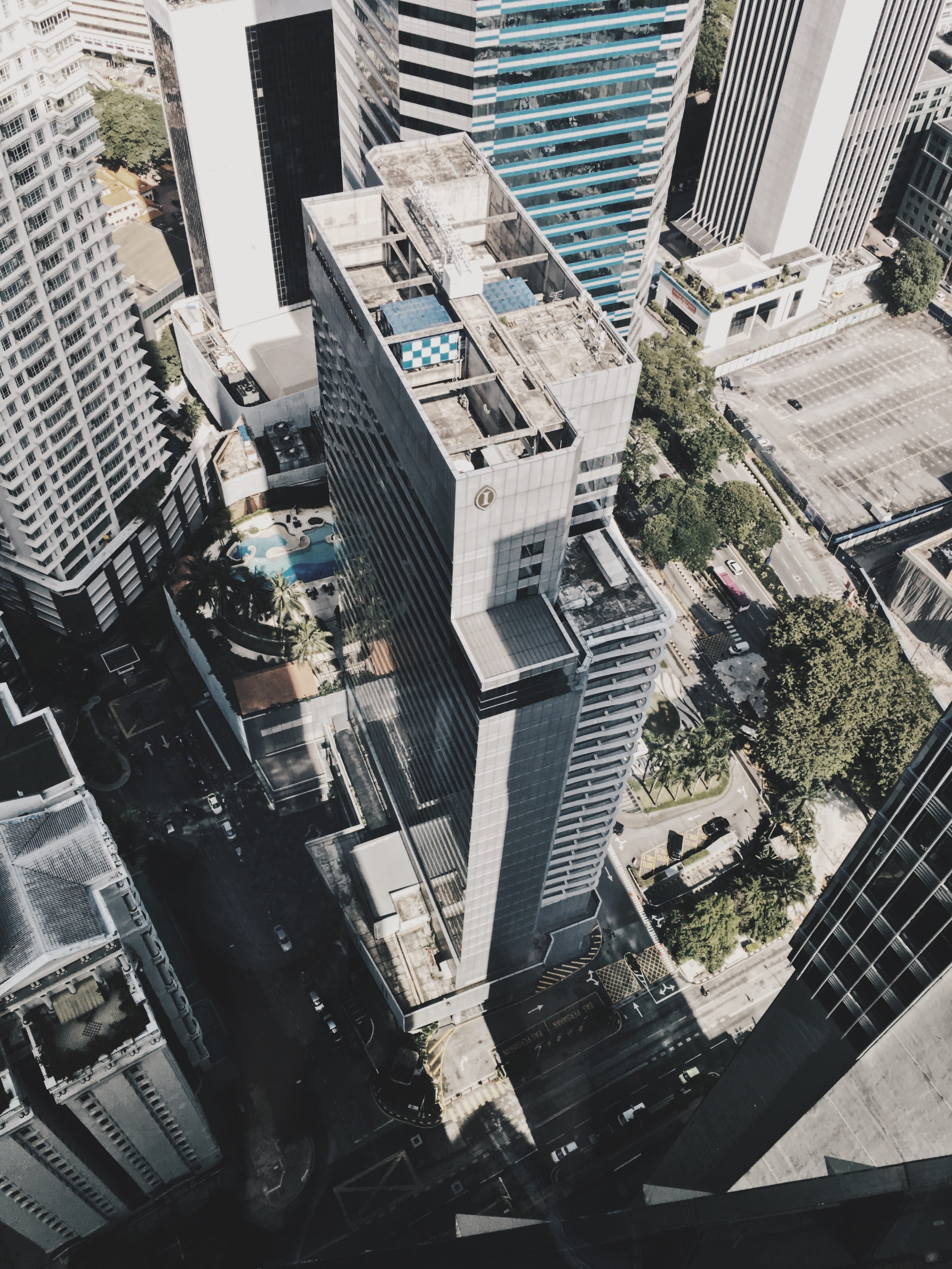 building exterior, cityscape, residential district, high angle view, iphonese, urban, 4K, architecture, looking down, tower, office building exterior, Phone HD Wallpaper