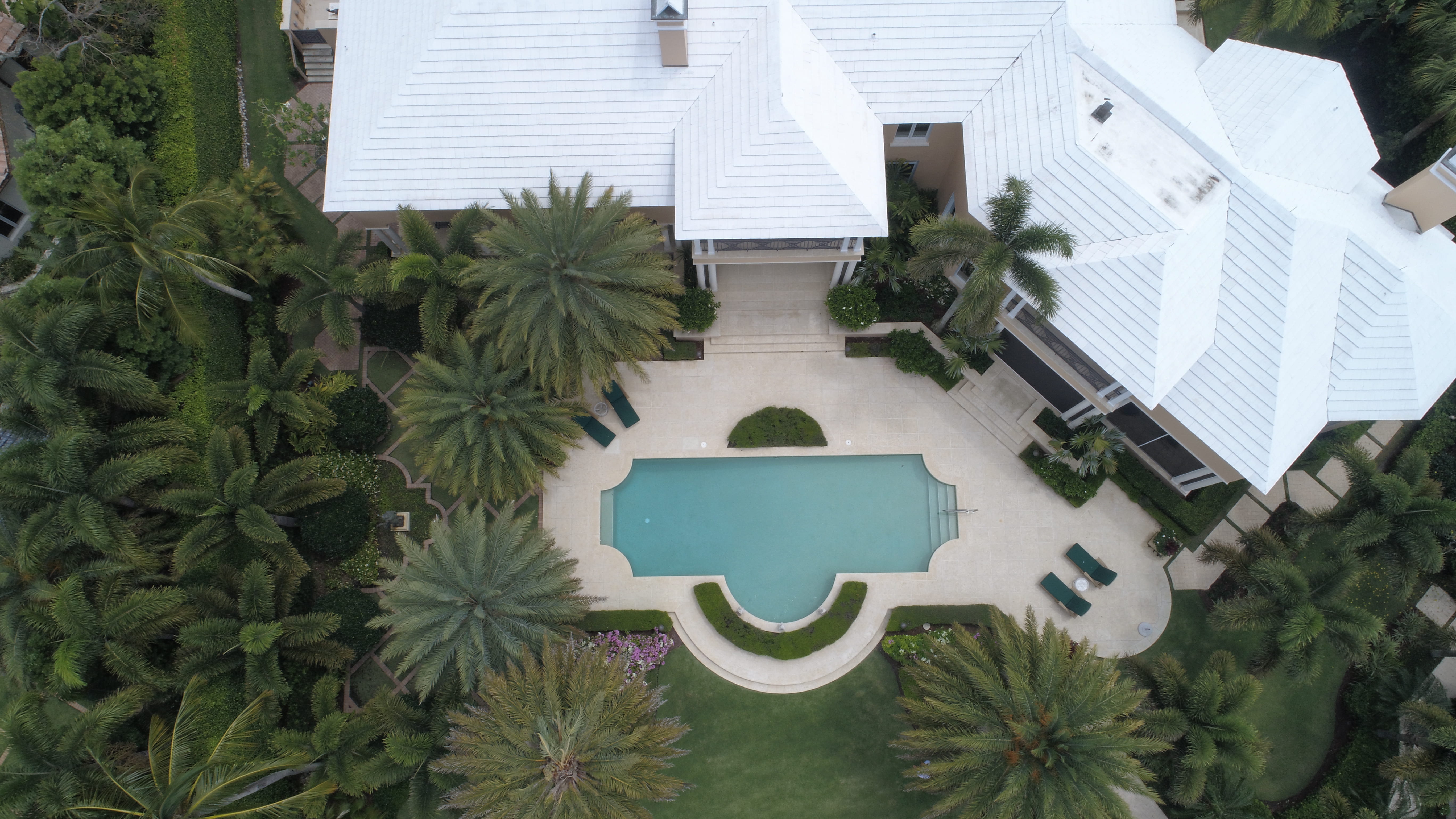 building, high angle view, photography, hiuse, drone view, birdseye, palm tree, pool, areal, white color, architecture, swimming, luxury, outdoors, home, HD Wallpaper