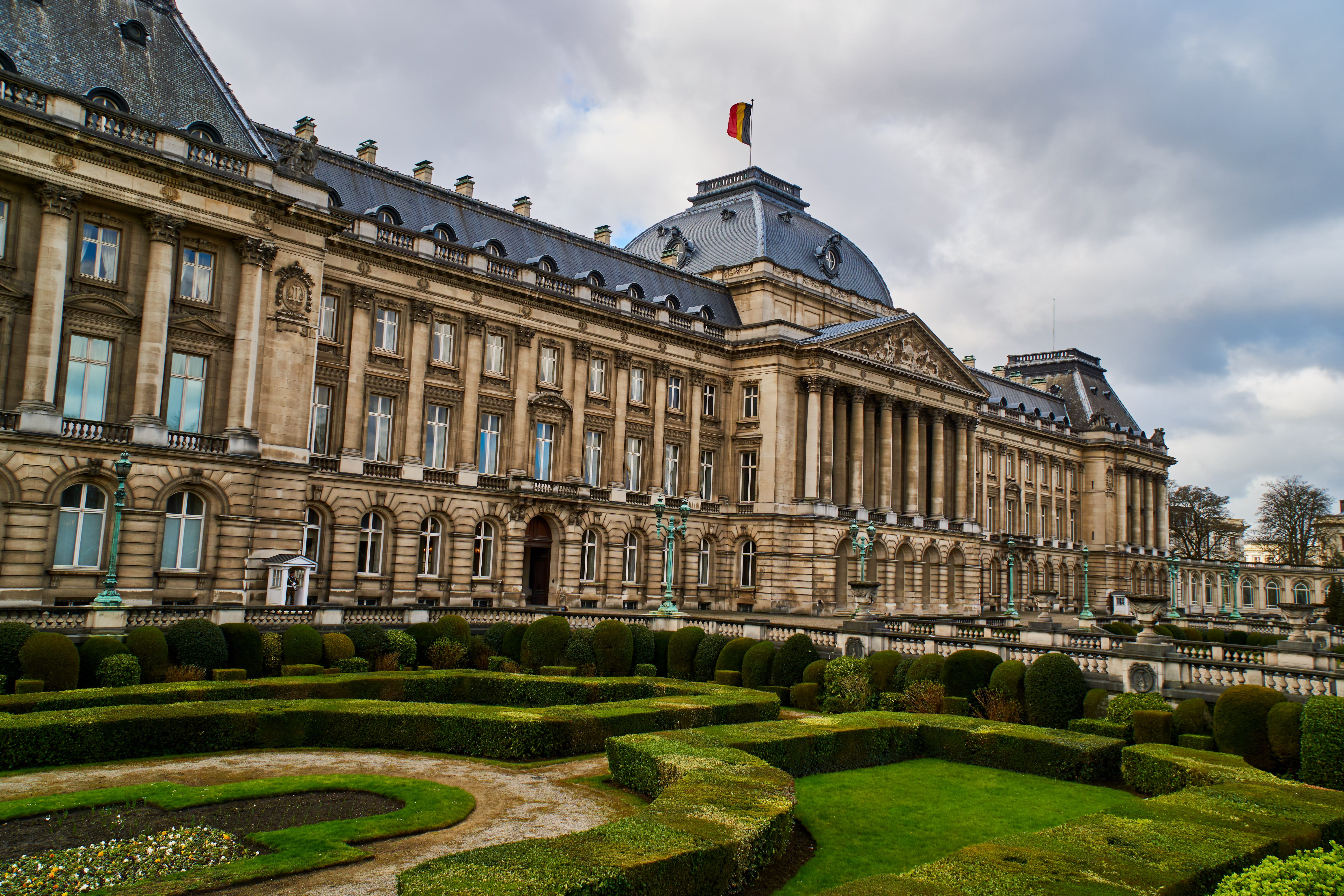 the past, government, architecture, travel destinations, lawn, no people, city, palace, tourism, landmark, brussels, belgium, flag, 5K, building exterior, HD Wallpaper