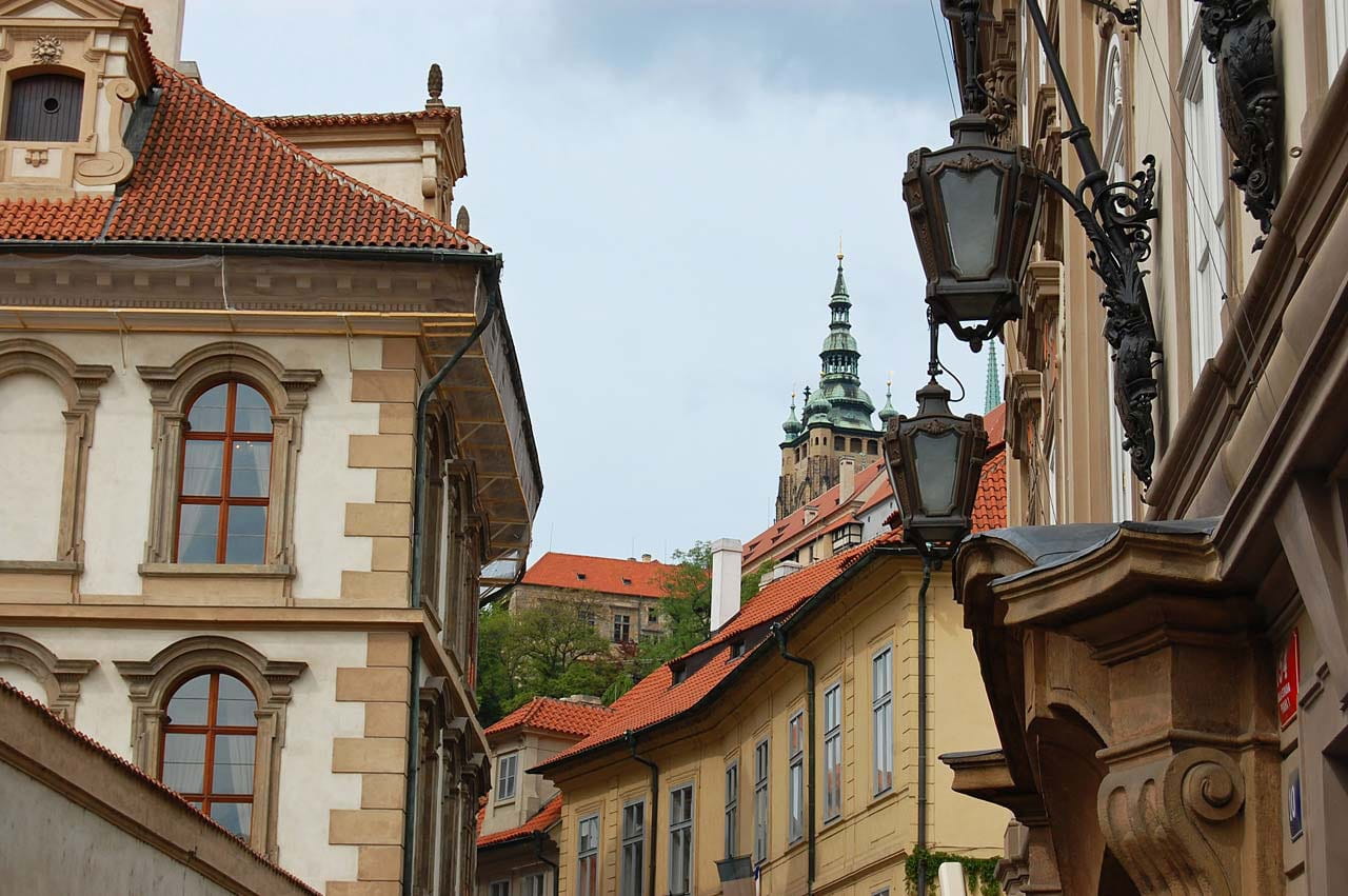 720P, history, spire, building, spirituality, day, Roofs, Lamp, outdoors, culture, town, place of worship, House, religion, Prague, the past, low angle view, HD Wallpaper