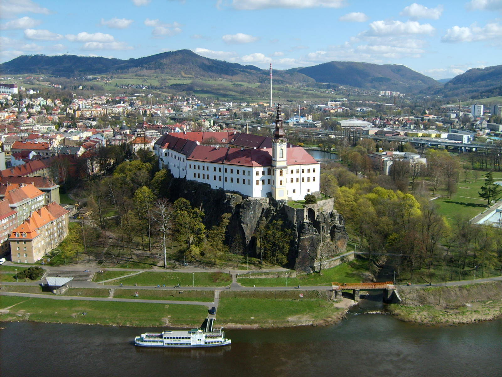 Děčín, d, public domain, plant, landscapes, 720P, no people, transportation, Czech Republic, built structure, n, residential district, summer, tree, landscape, HD Wallpaper