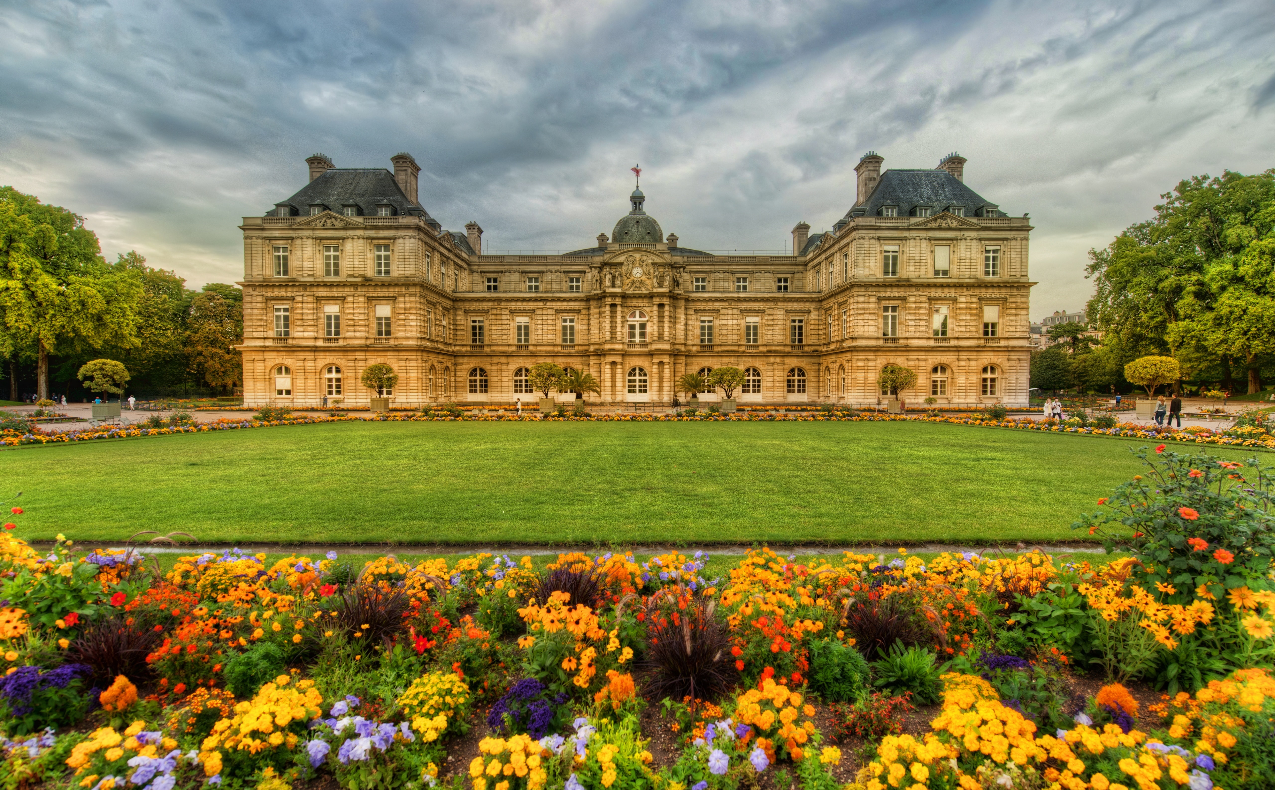 Garden, Flowers, travel destinations, Palace, flowering plant, building exterior, plant, flower, tree, flowerbed, outdoors, France, grass, mansion, architecture, HD Wallpaper
