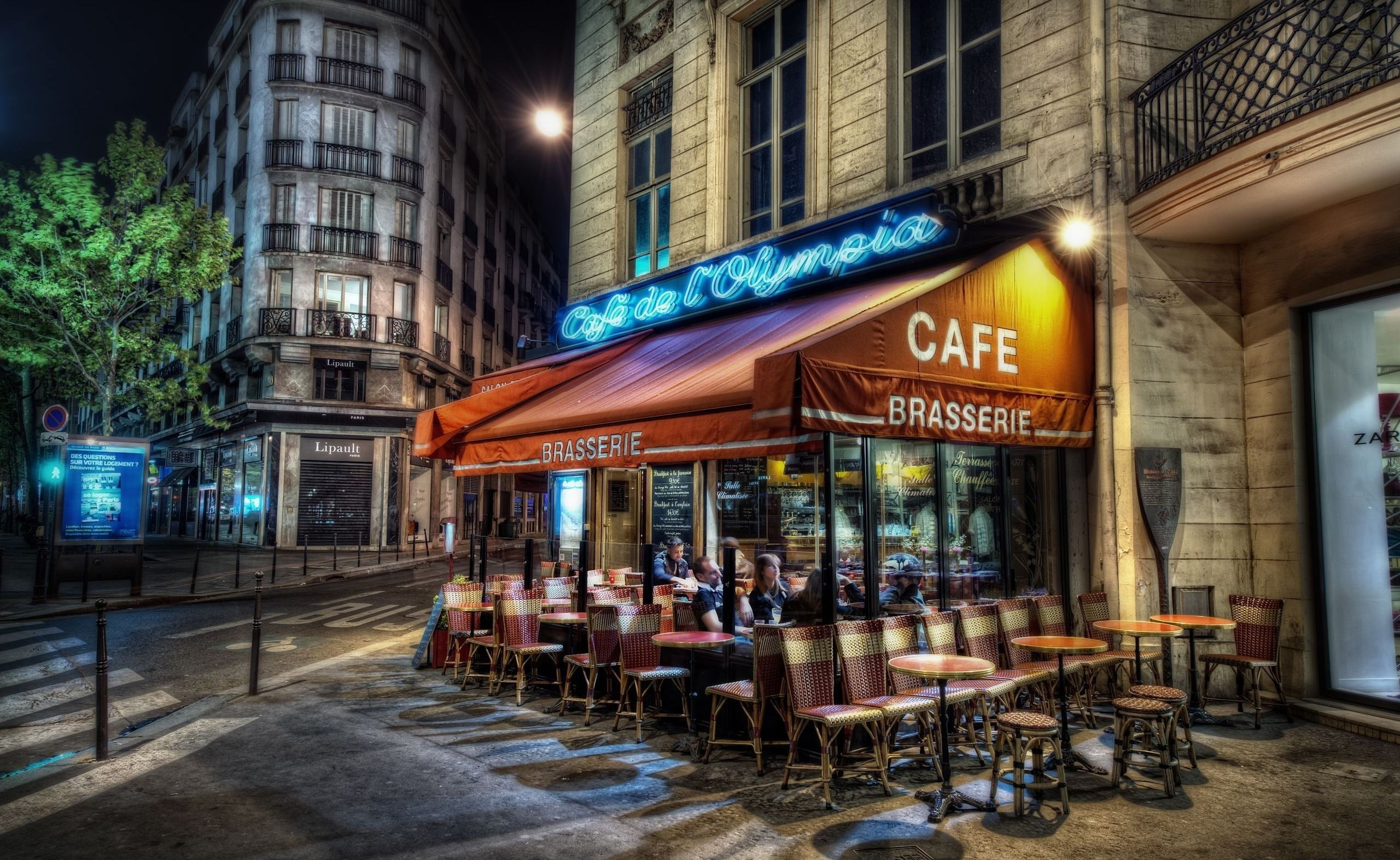 chair, outdoors, dusk, seat, Paris, stools, restaurant, night, table, dining, text, sidewalk cafe, Europe, blurred motion, paris, 2K, brown, built structure, HD Wallpaper