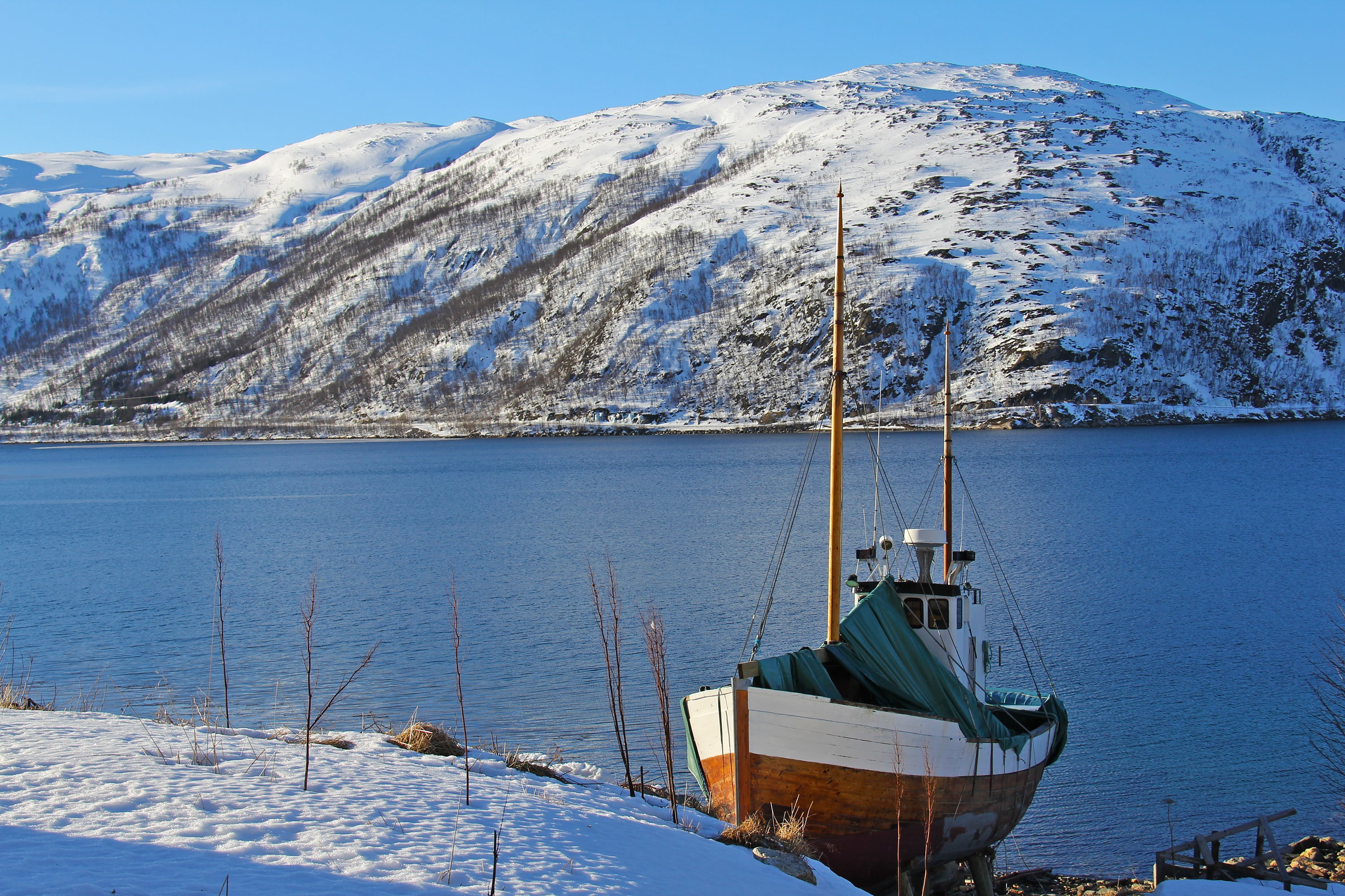 beautiful, nordic house, europe, lake, outdoors, mountain, snowcapped mountain, brown, snowy, transportation, day, landscape, norway, 2K, boat, scandinavia, HD Wallpaper