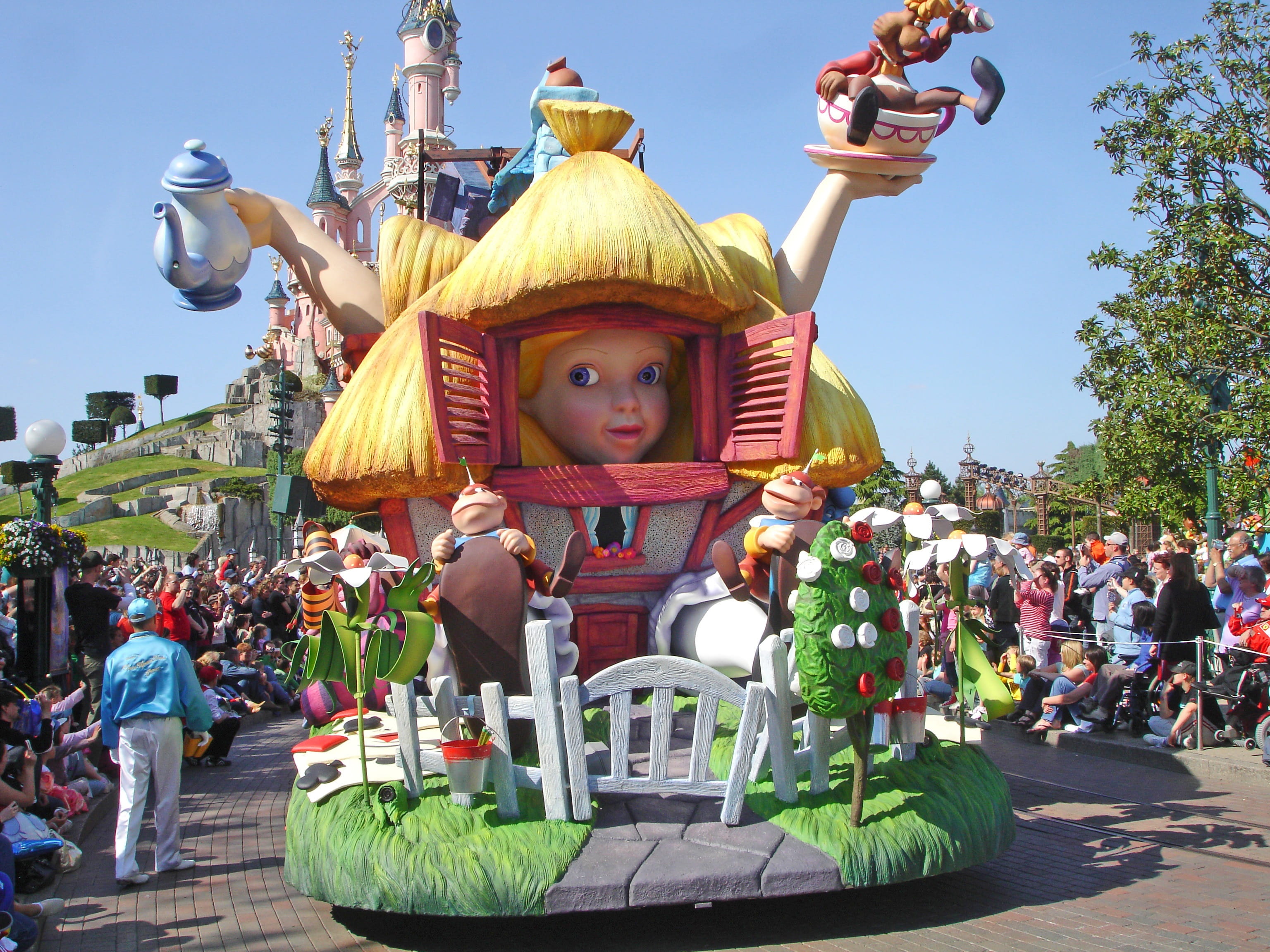 fairytale character, crowd, sky, innocence, nature, men, childhood, group of people, parade, fairy tale, art and craft, disney parade, leisure activity, HD Wallpaper
