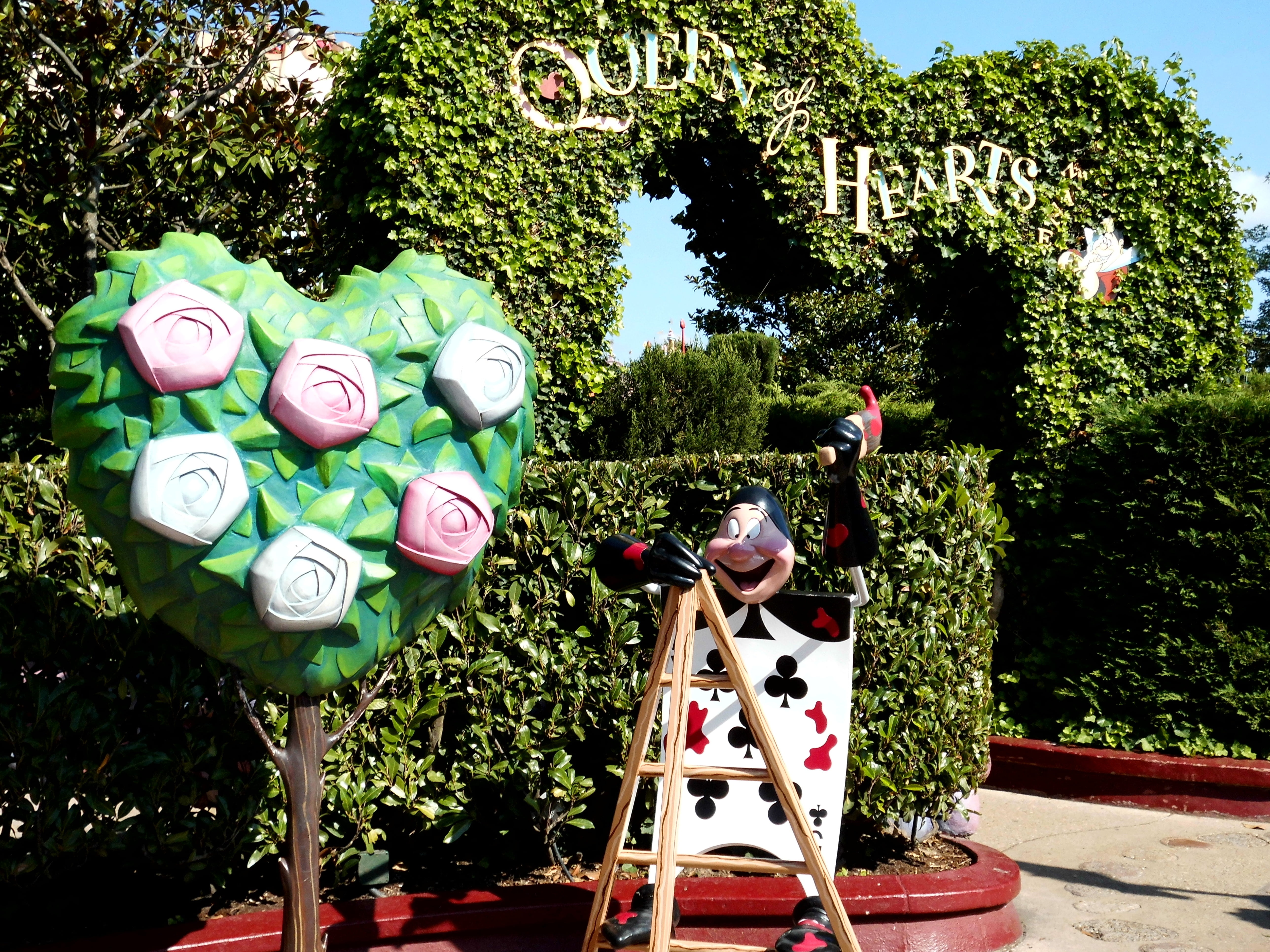park, decors, garden, alice in wonderland, theme park, plant, creativity, no people, outdoors, several, architecture, art and craft, day, disneyland, plants, HD Wallpaper