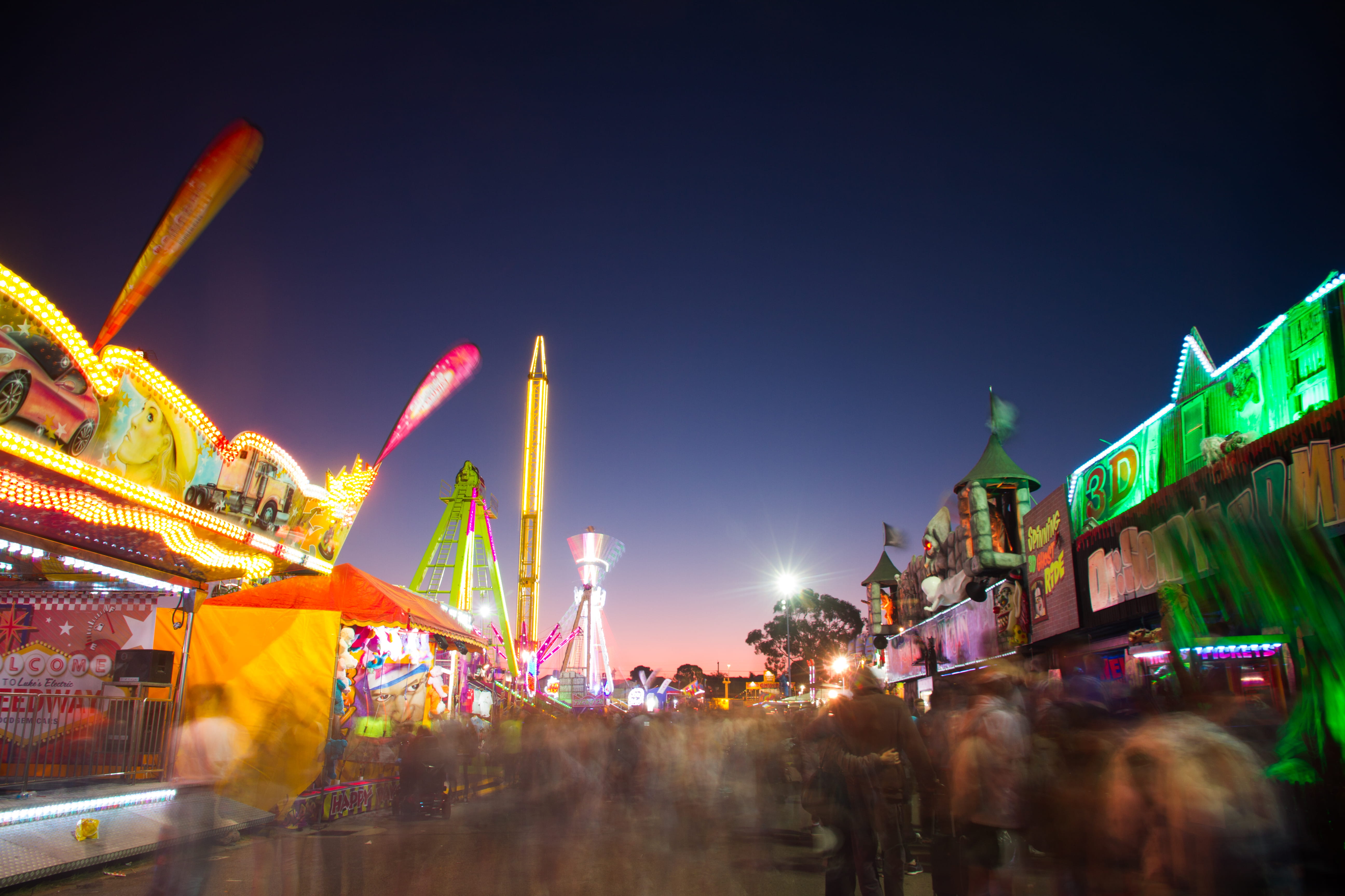 traveling carnival, fair, fun, 5K, group of people, dusk, emotion, architecture, light, positive emotion, photo, untitled, illuminated, multi Colored, HD Wallpaper