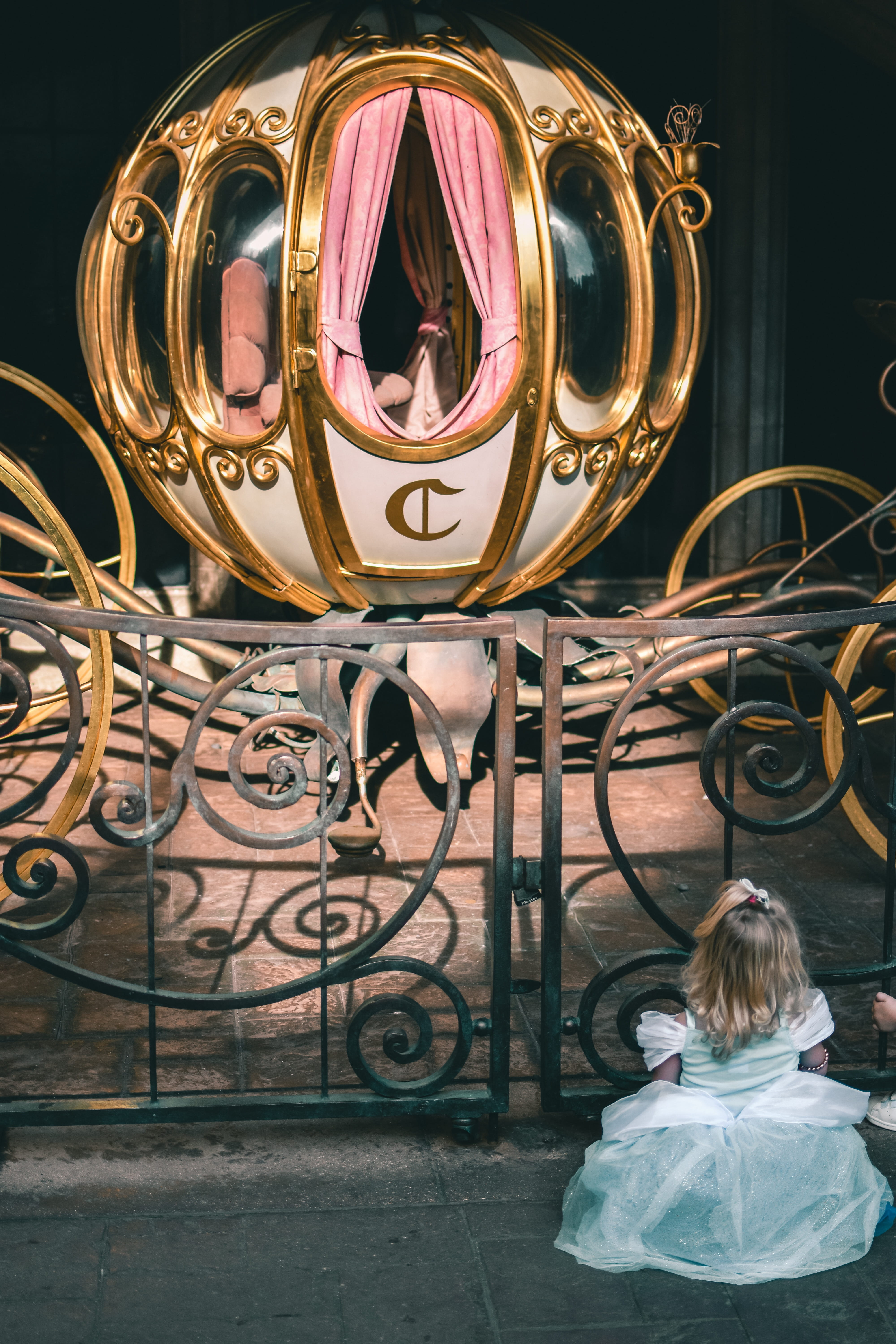 tourism, scenery, females, standing, france, girls, real people, men, child, children, stories, one person, disney, chariot, design, princess, childhood, Phone HD Wallpaper