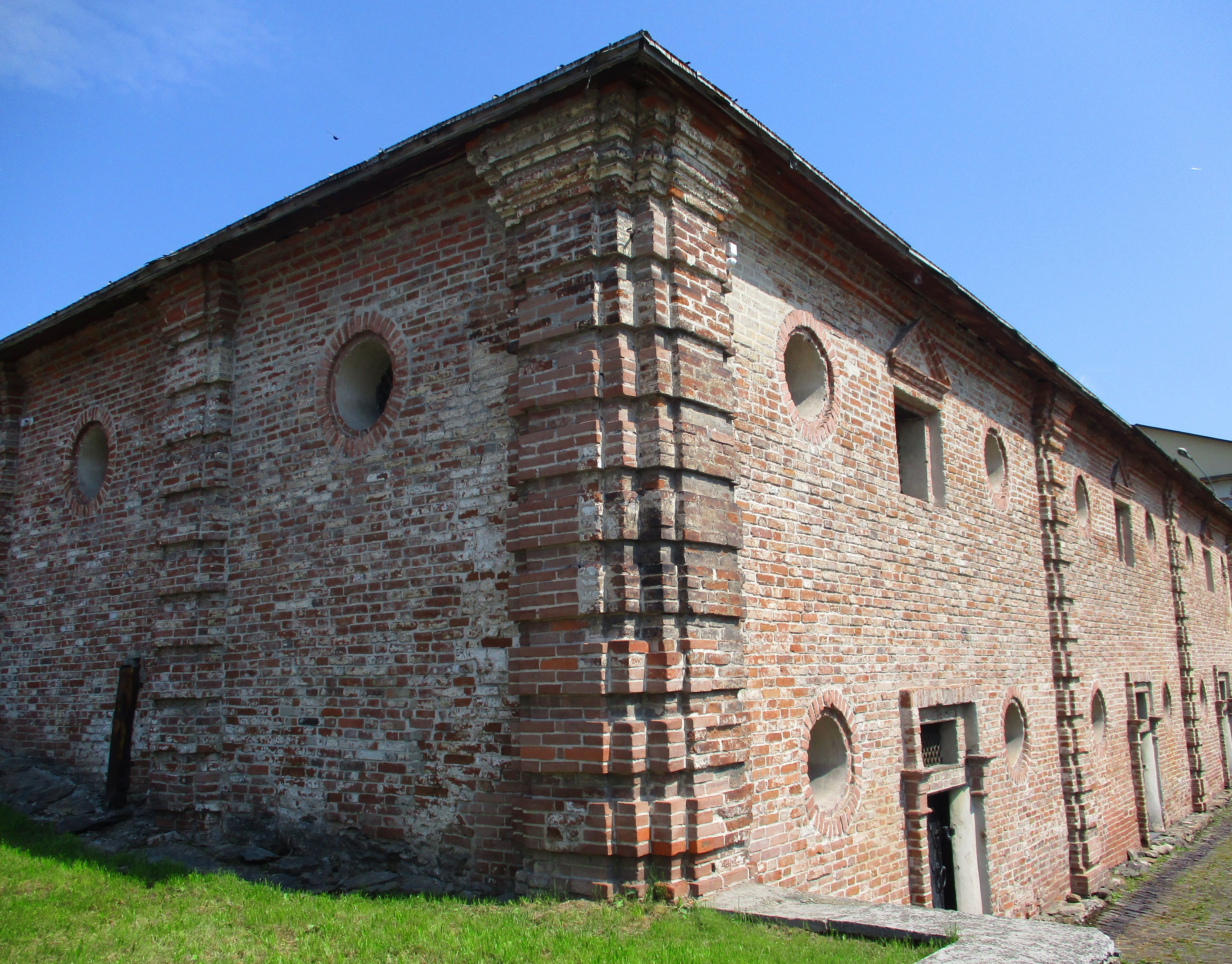 castle, building exterior, brick wall, doors, the façade of the, nature, built structure, the past, brick, vintage, wall, plant, day, history, low angle view, HD Wallpaper