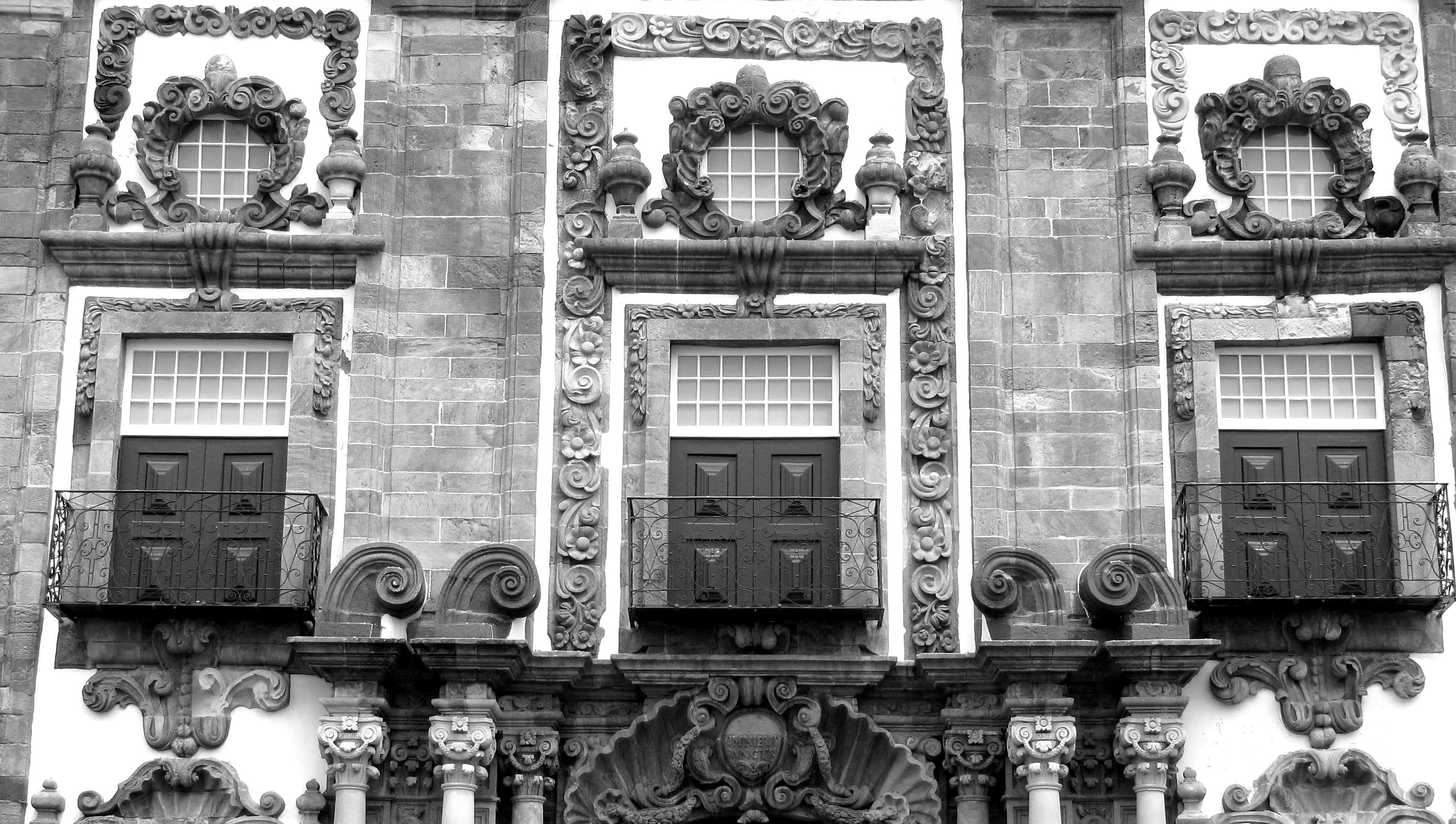 outdoors, statue, portugal, bw, creativity, art and craft, são miguel, black, fachada, old, black and white, day, acores, building exterior, built structure, HD Wallpaper
