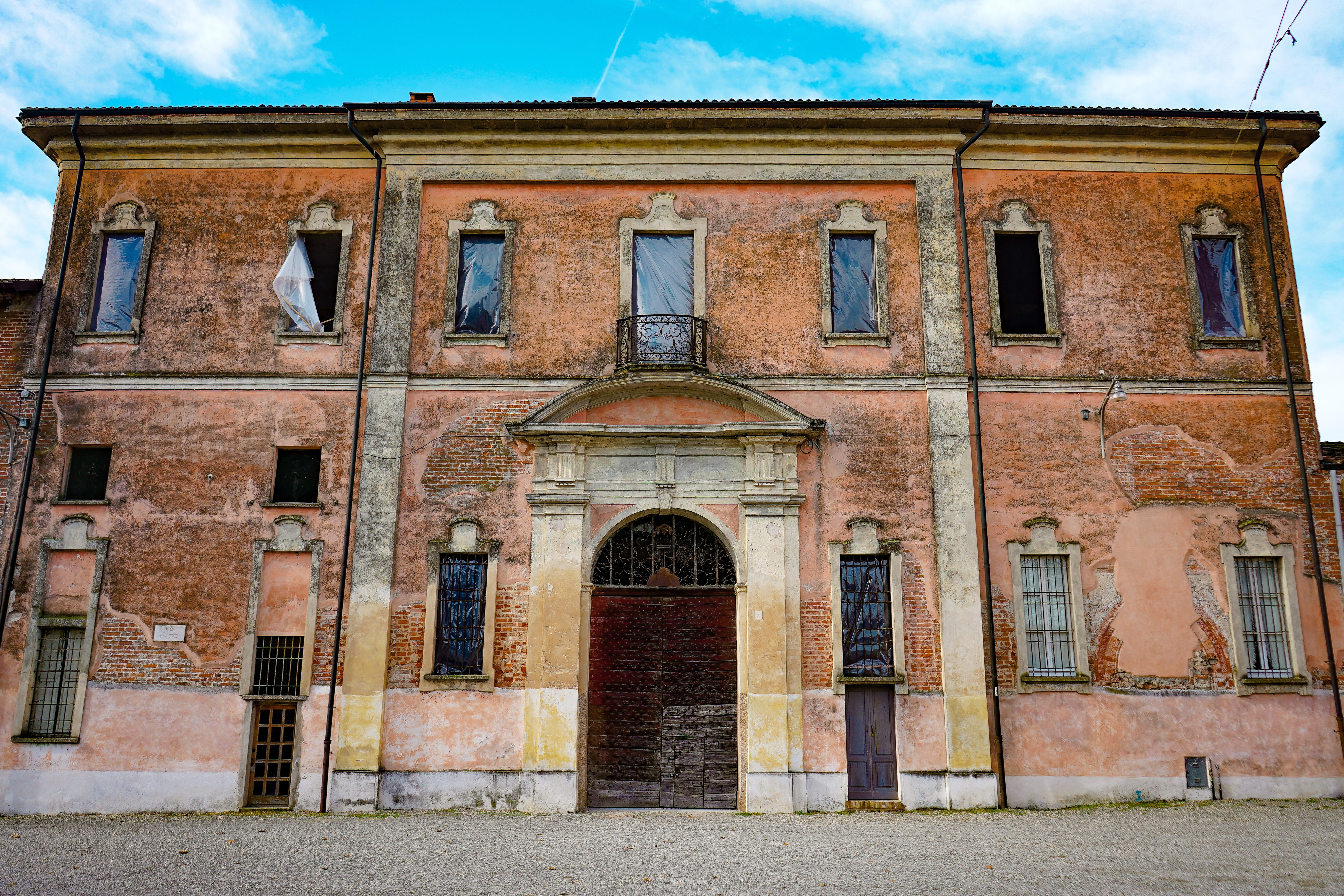 history, building, transience, uninhabited, outdoors, city, gloomy, facade, no people, villanova, entrance, abandoned, window, new villa, praises, architecture, HD Wallpaper