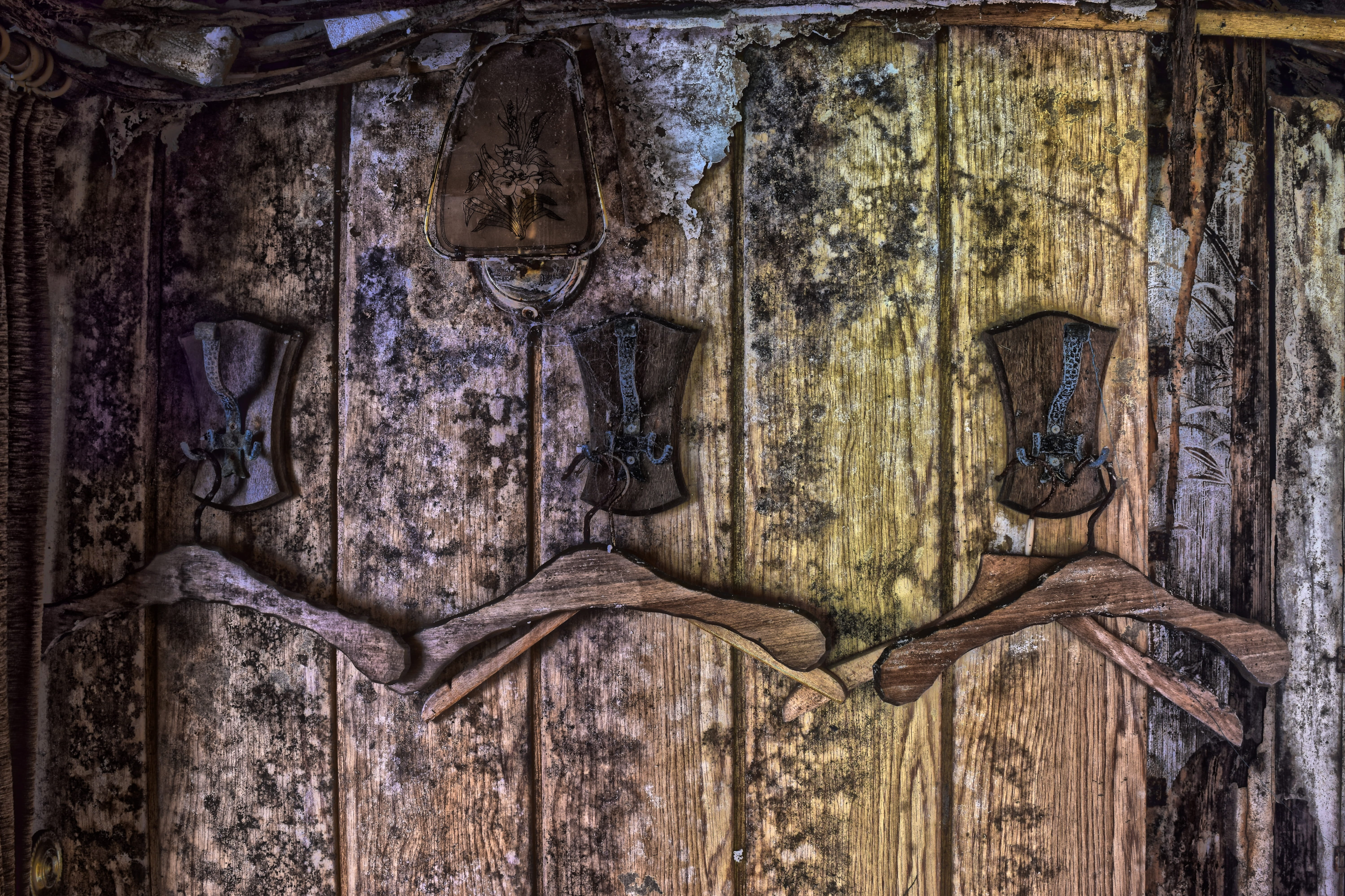 carving, close-up, gloomy, building, wood - material, weathered, atmosphere, indoors, damaged, decay, mood, obsolete, ruin, entrance, no people, dark, lost places, HD Wallpaper