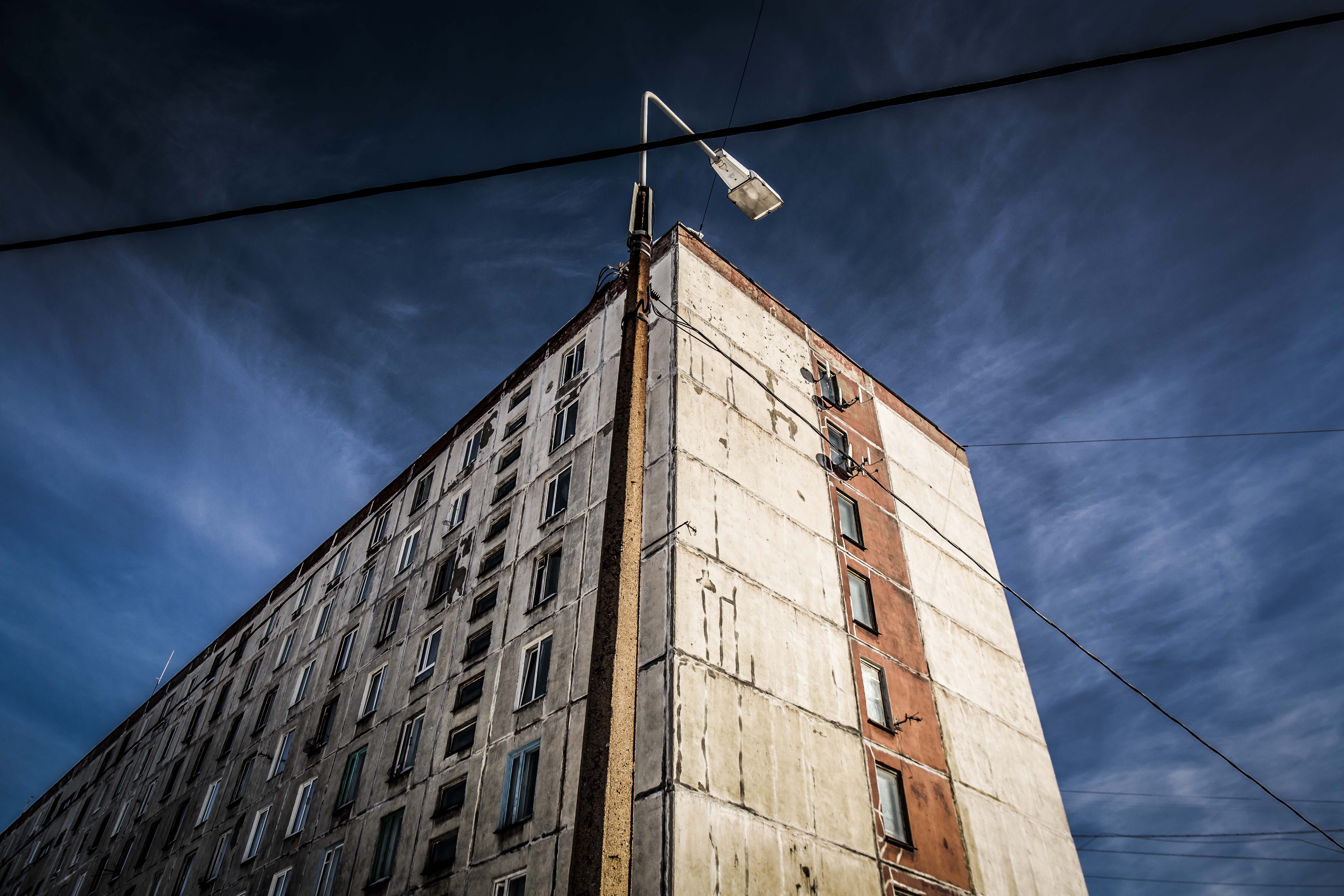 high section, outdoors, building, low angle view, built structure, high rise, window, cloud - sky, brick, sunlight, tree, wall - building feature, town, HD Wallpaper
