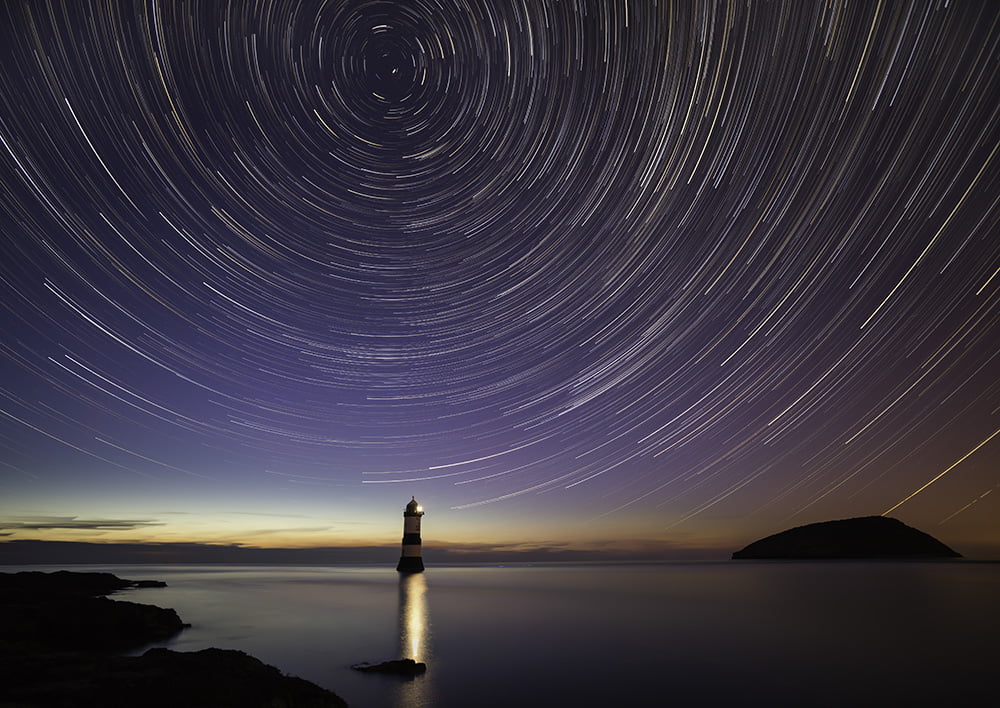 star, reflection, water, puffin island, night  sky, sea, Anglesey, north wales, astrophotography, body, Black Point, lighthouse, sunset, black and white, HD Wallpaper