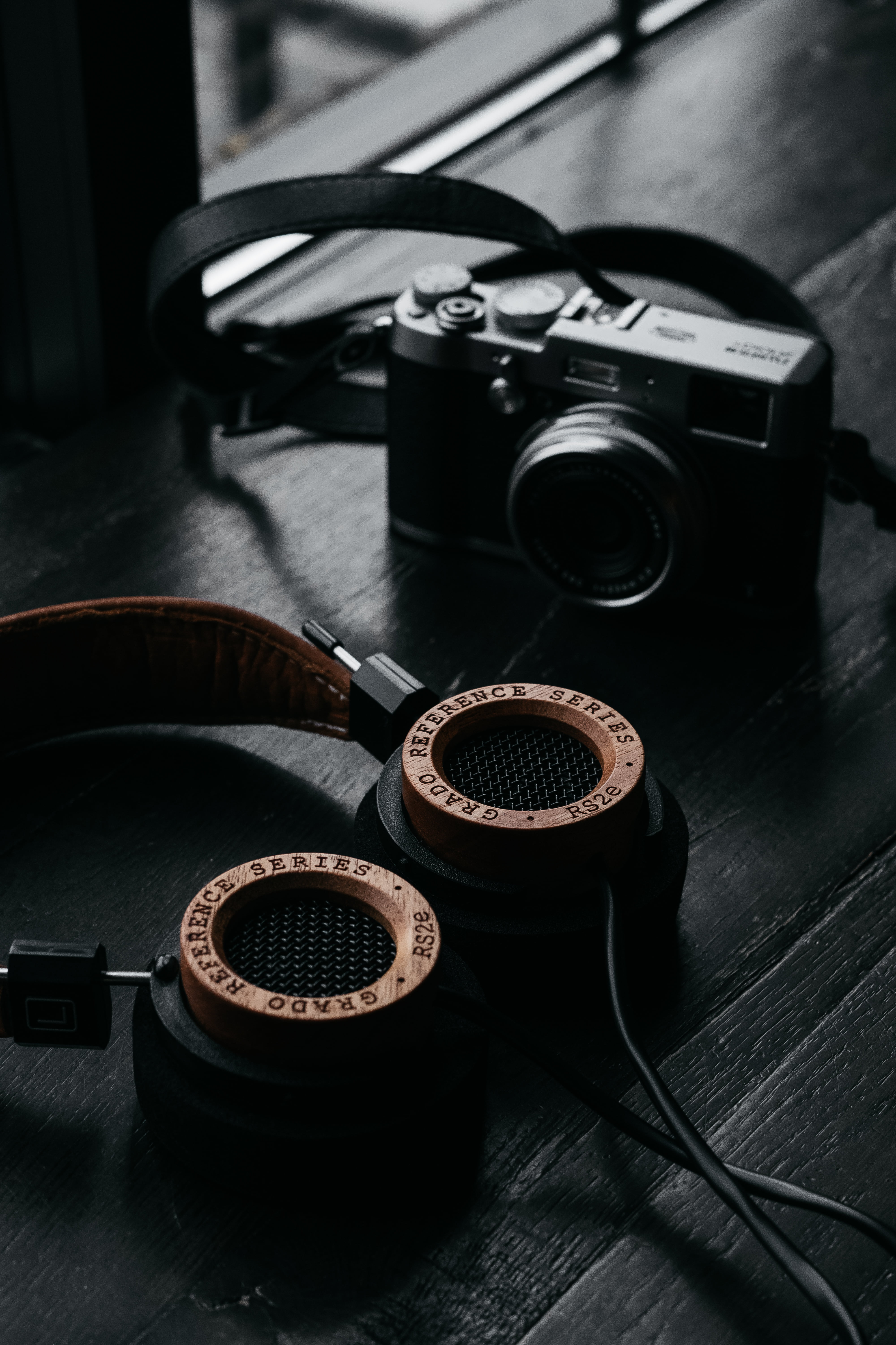 old-fashioned, no People, retro Styled, black Color, focus on foreground, high angle view, film industry, headphones, cafe, arts culture and entertainment, Phone HD Wallpaper